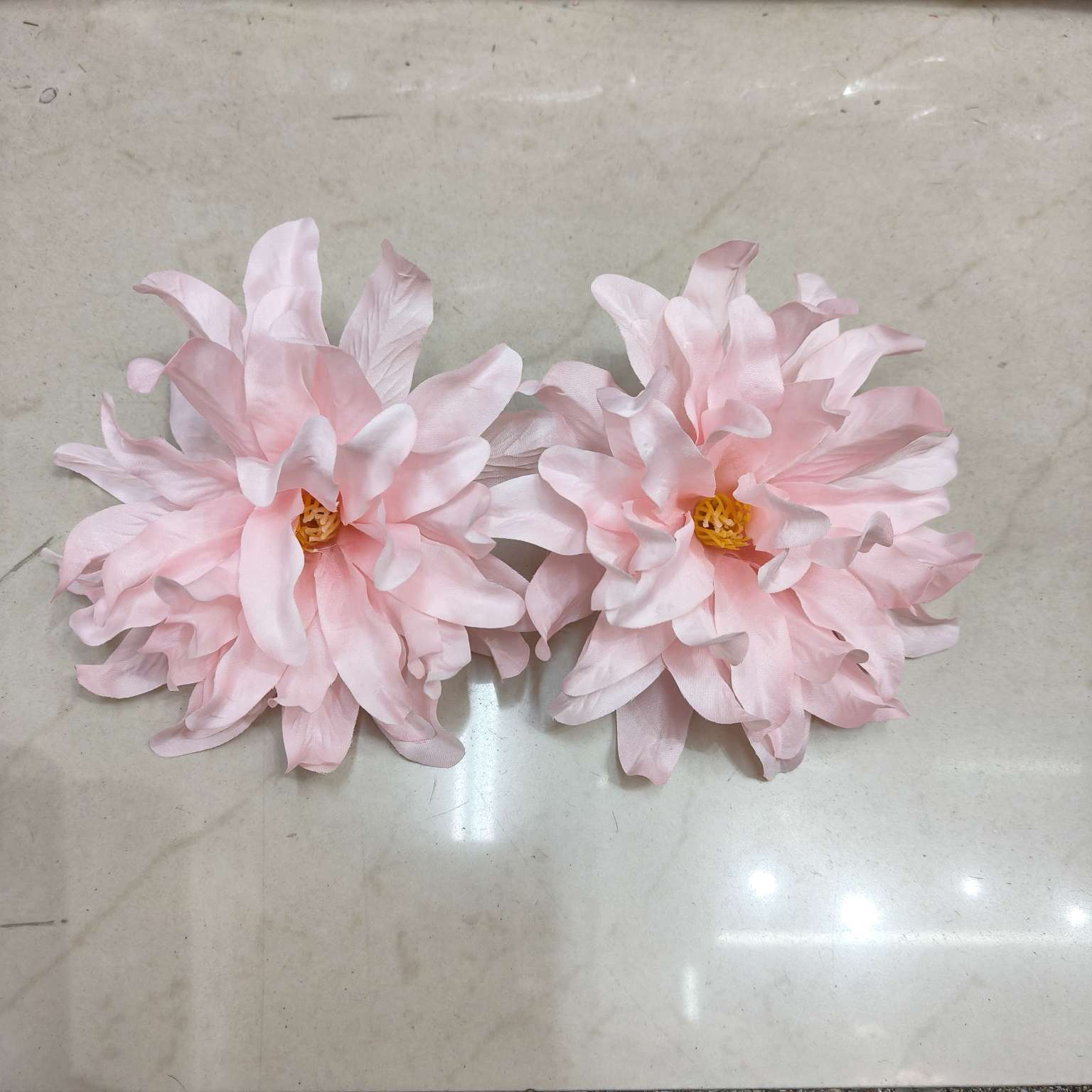 Large-scale artificial flower silk fabric floral art decorations, handicrafts, gifts, artificial petals, artificial flowers, bright and realistic colors, beautiful and elegant Specification image