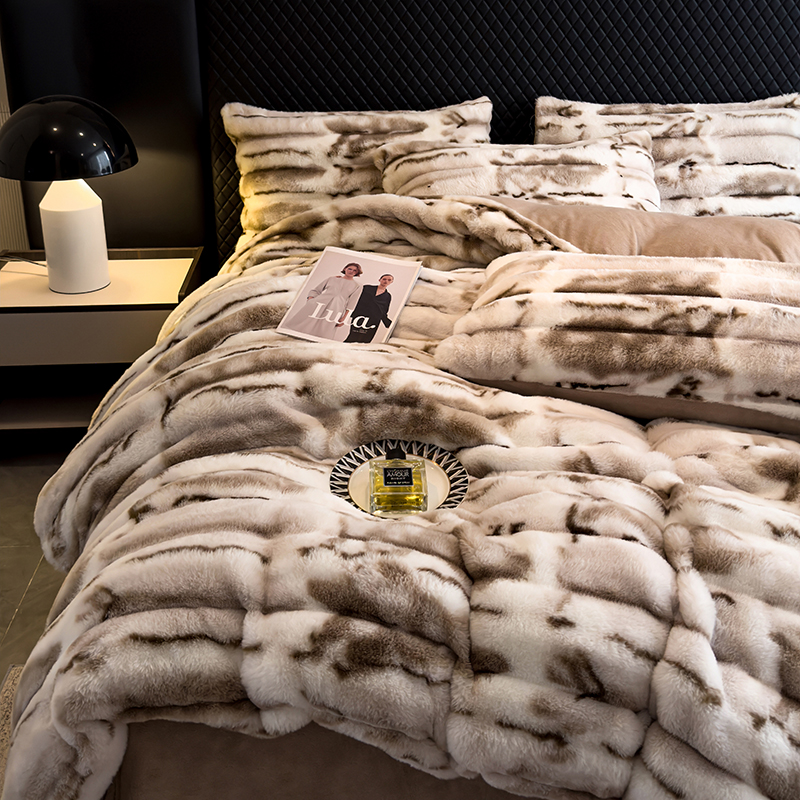 Wholesale of four-piece sets of thick, soft and fine plush warm wide striped rabbit plush bed sheets for cross-border autumn and winter pic 5