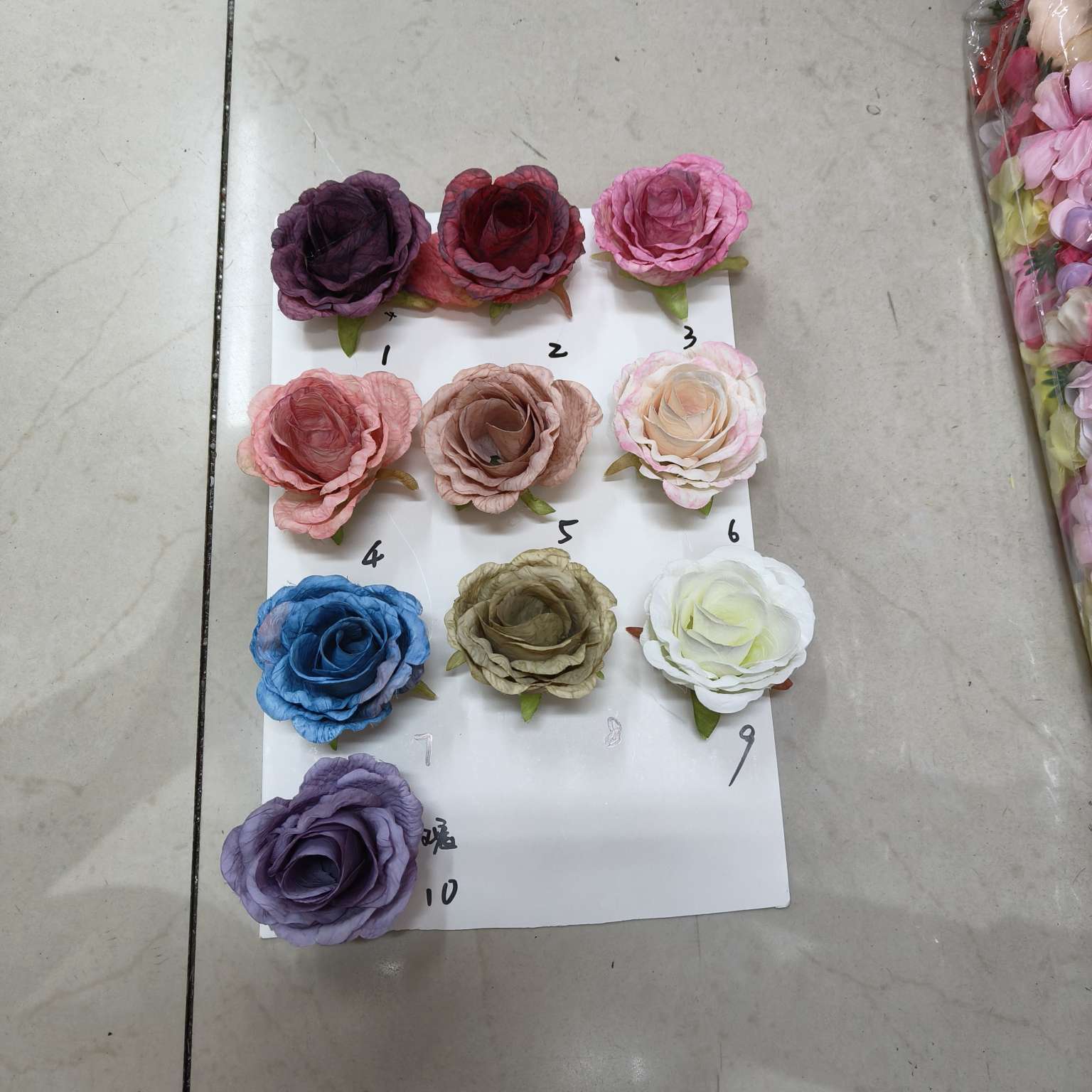 Large-scale artificial flower silk fabric material floral design handicrafts, gifts, decorations, artificial flower artworks, beautiful artificial petals, bright and vivid colors Application Scenario