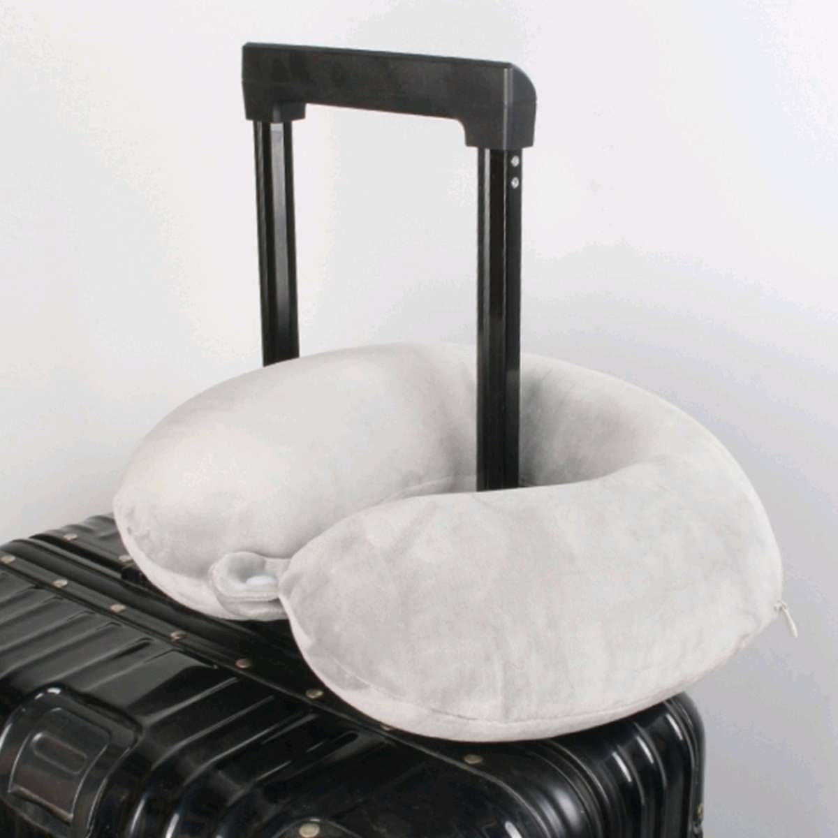 Memory foam U-shaped neck pillow, neck protection, travel nap, hump-shaped car and plane pillow, cervical pillow, U-shaped pillow Application Scenario