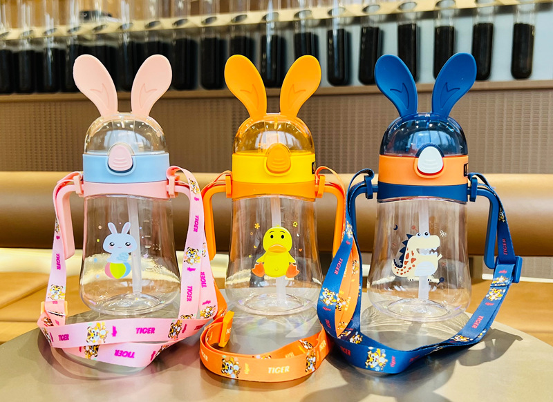 X152-XBD-2002 Koike Tong Rabbit Ear Children's Plastic Cup with Straw Baby Water Bottle Portable Primary School and Kindergarten water Cup detail image 5