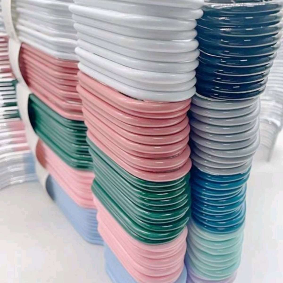 "Happy macaron-colored anti-slip plastic-coated clothes rack for adults, dormitories and students to dry large clothes. Specification image