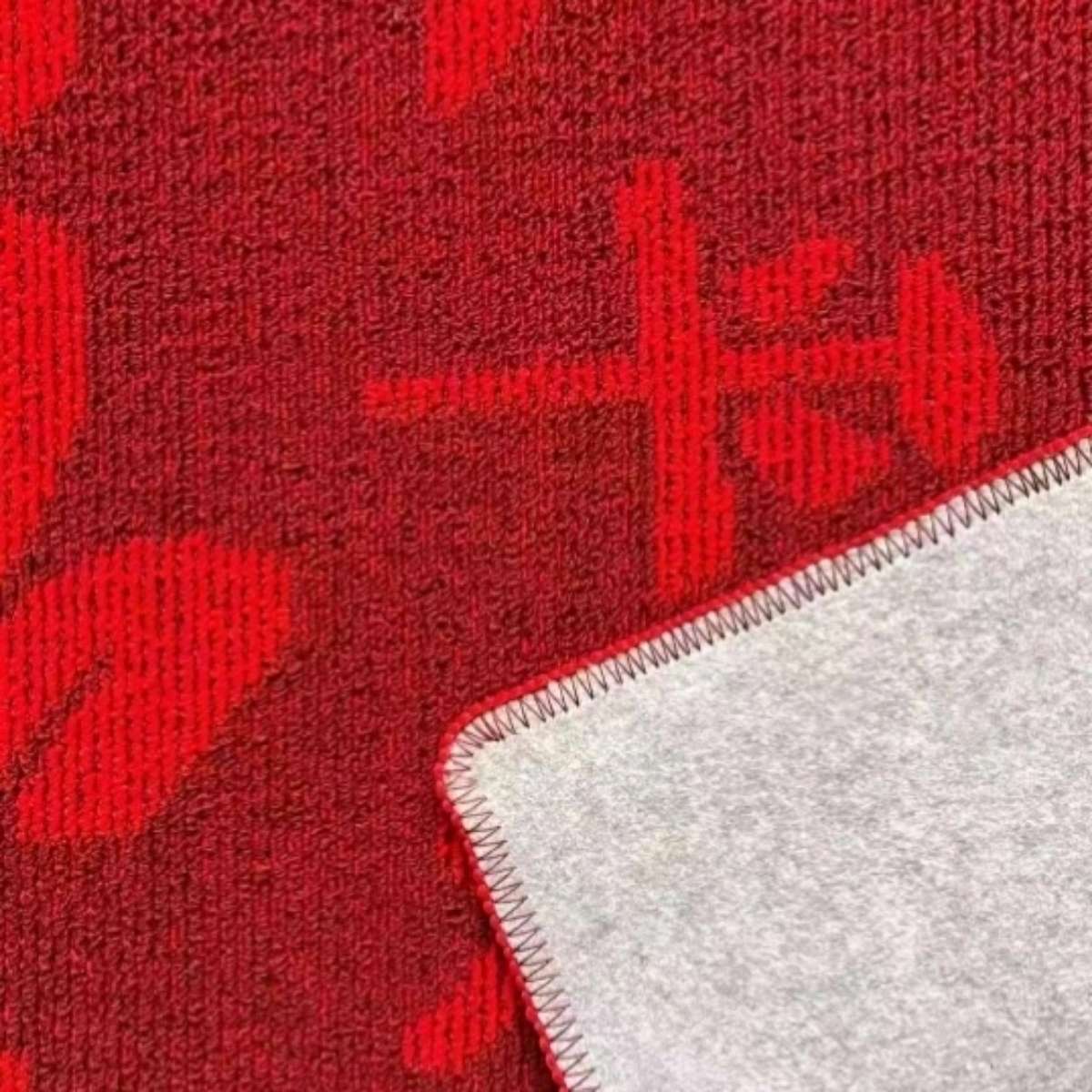 Floor MATS for the entrance door, dirt-resistant floor MATS for the bathroom, water-absorbing and anti-slip floor MATS, festive red household floor MATS details Picture