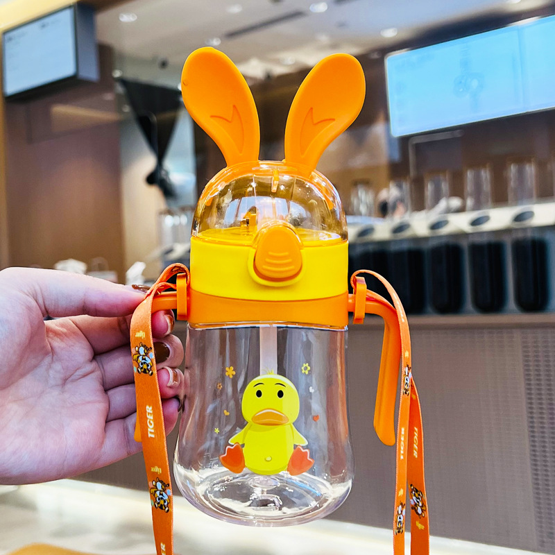 X152-XBD-2002 Koike Tong Rabbit Ear Children's Plastic Cup with Straw Baby Water Bottle Portable Primary School and Kindergarten water Cup Application Scenario