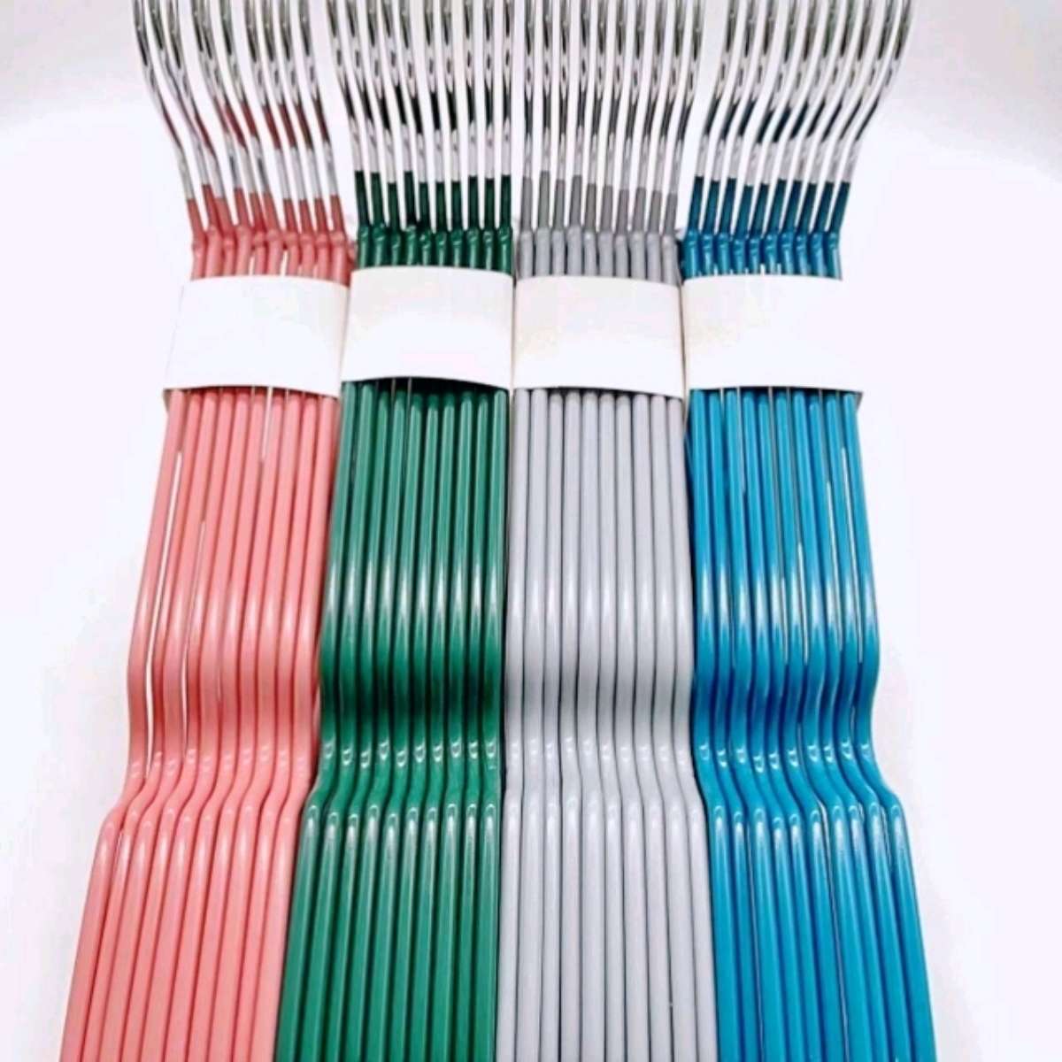 "Sun-drying happiness European-American color anti-slip plastic-coated clothes rack for adult dormitories and students to dry large clothes. details Picture