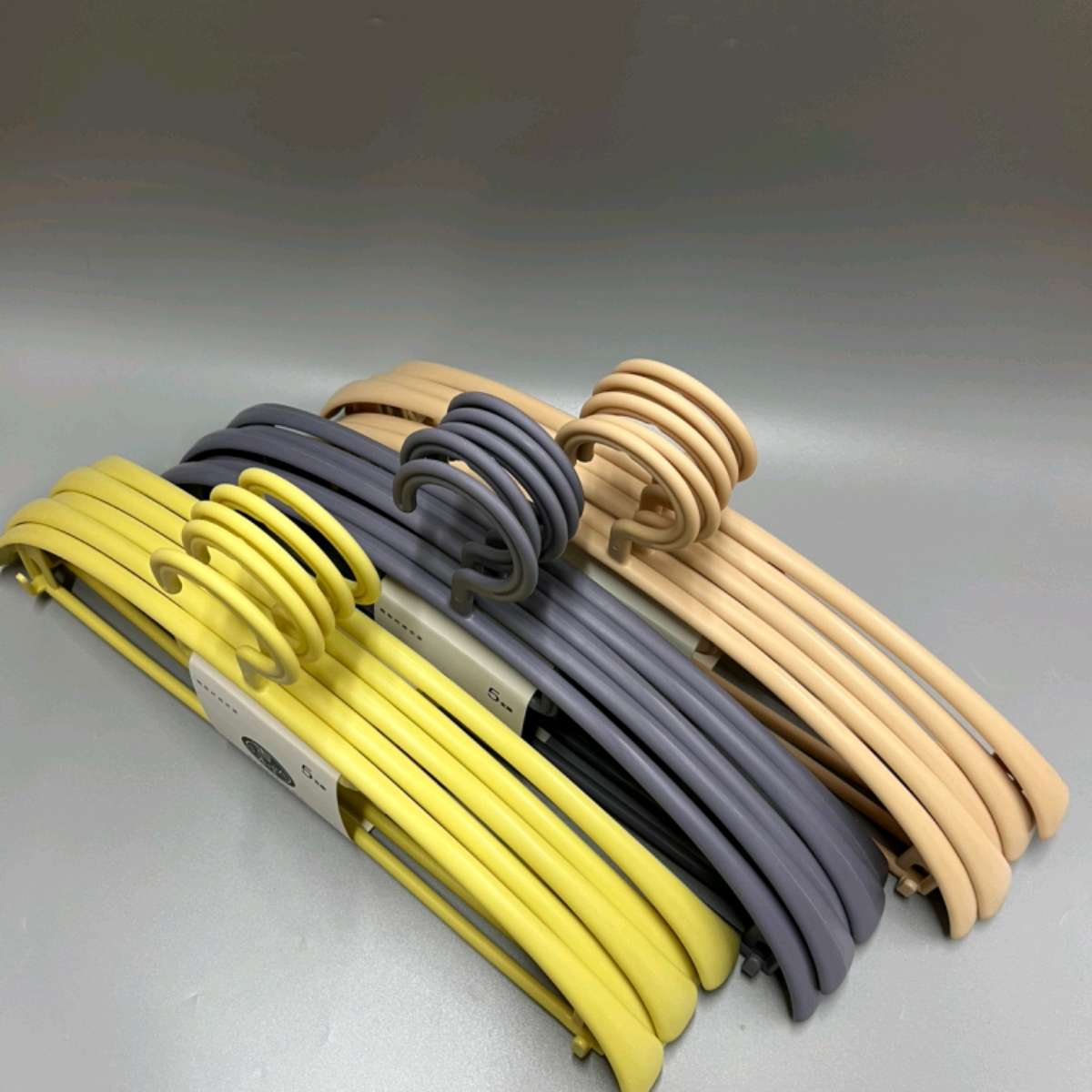 8075- Five plastic clothes hangers, household clothes hangers, clothes hangers wholesale, for student dormitories to dry clothes Specification image