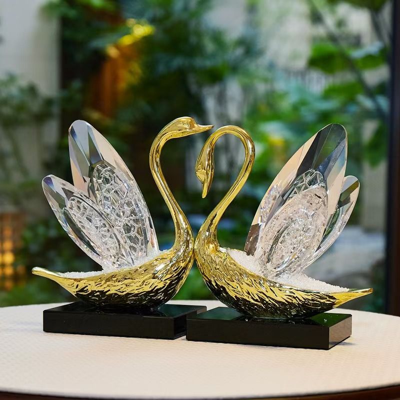 Swan ornaments are a light luxury and high-end decoration for the living room, dining area, and wine cabinet. They are a unique and high-end gift for the newlyweds when moving in or getting married