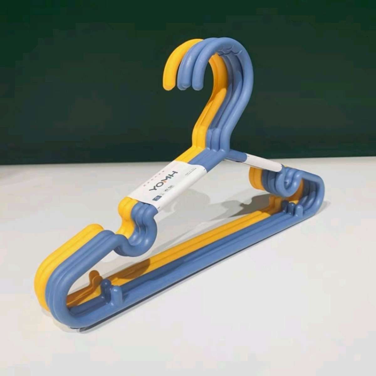 6134-5 Colorful adult plastic clothes hanger, home seamless clothes hanger, children's anti-slip, lightweight and multi-functional clothes hanger Specification image