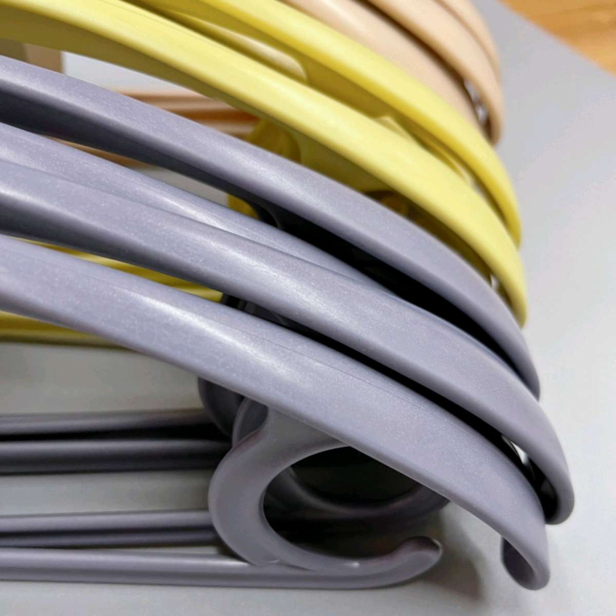 8048-5 rotating head plastic clothes hanger, thickened and rotatable clothes hanger for household use, wholesale of clothes hangers, student dormitory clothes drying rack Specification image