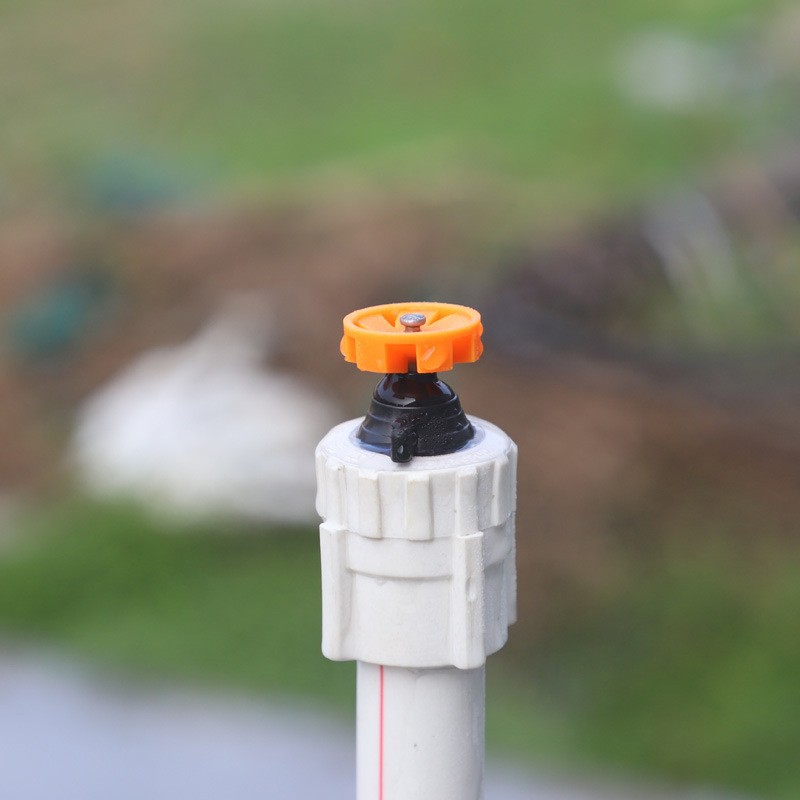 Agricultural garden upside-down plastic sprinkler heads for mid-distance irrigation, 4-minute flywheel sprinkler heads for 360-degree spraying. 15126HONGDA Hongda Garden Application Scenario