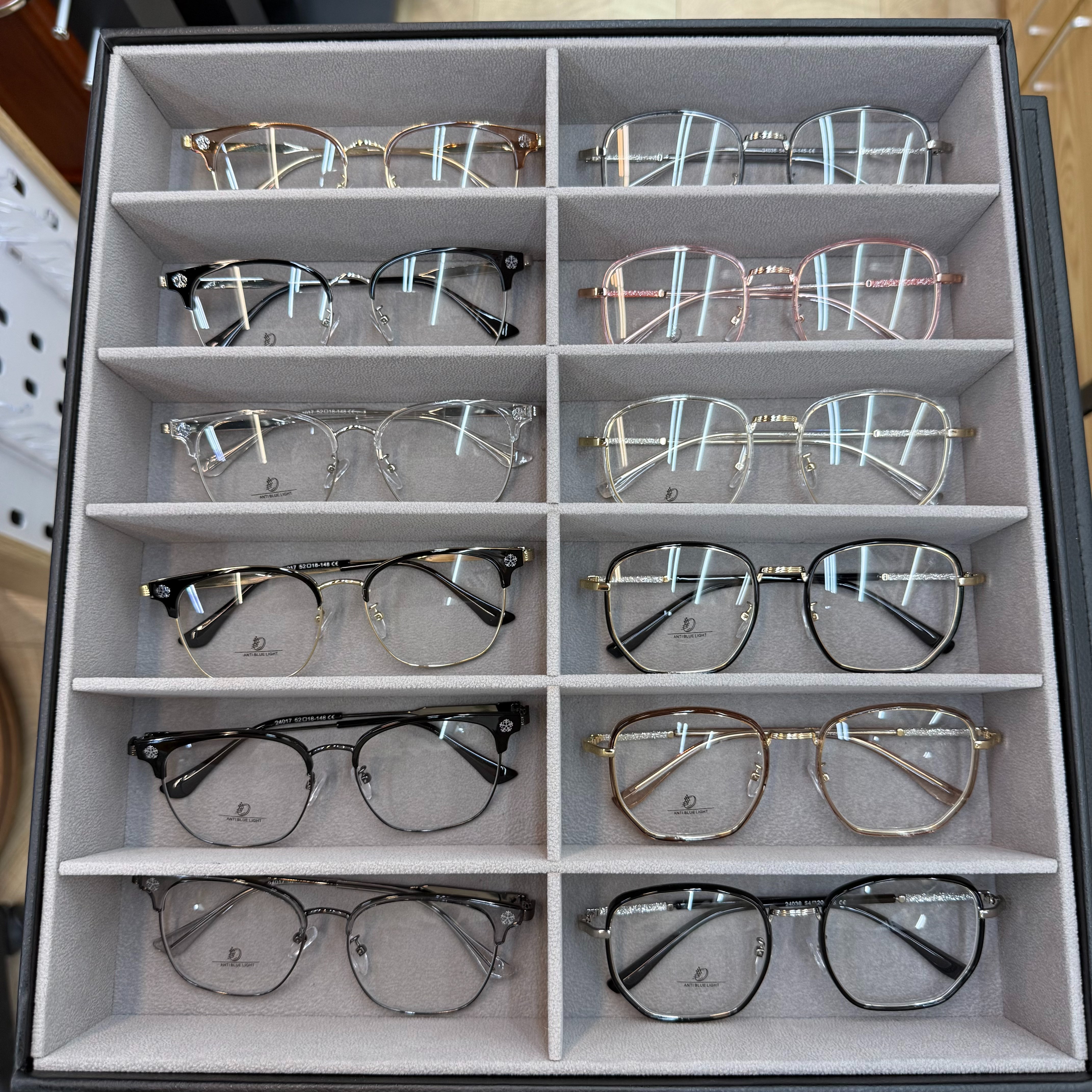 眼镜袋/眼镜展示架/眼镜架子/眼镜链条/太阳镜男白底实物图