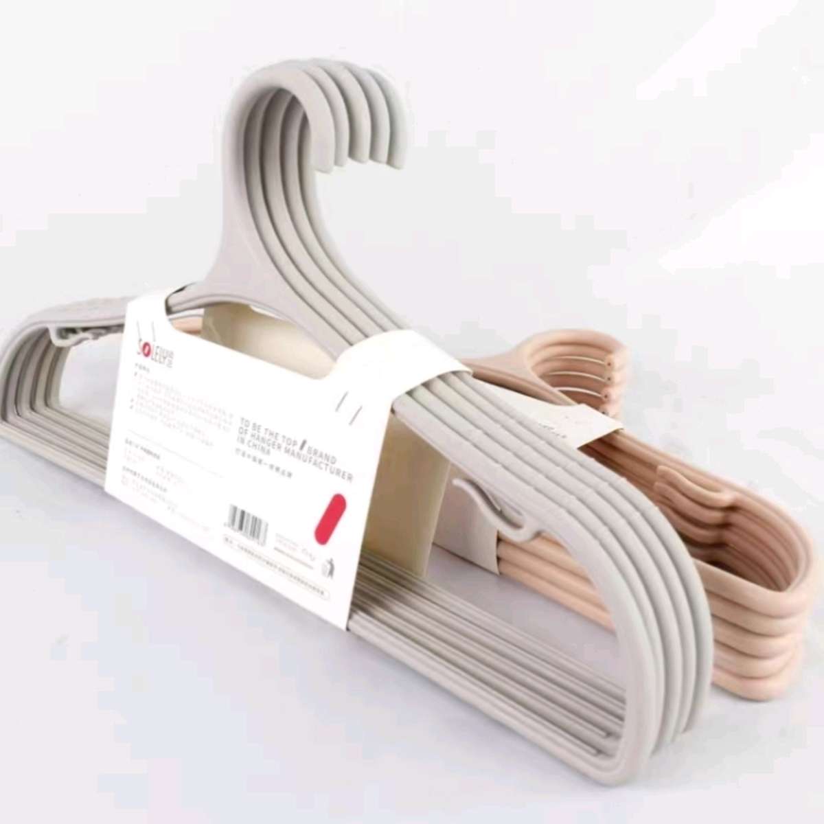 Jilida adult shoulder protection plastic clothes hanger is lightweight, seamless and anti-slip. It is a household clothes drying rack with shoulder corner protection and no bulging Specification image