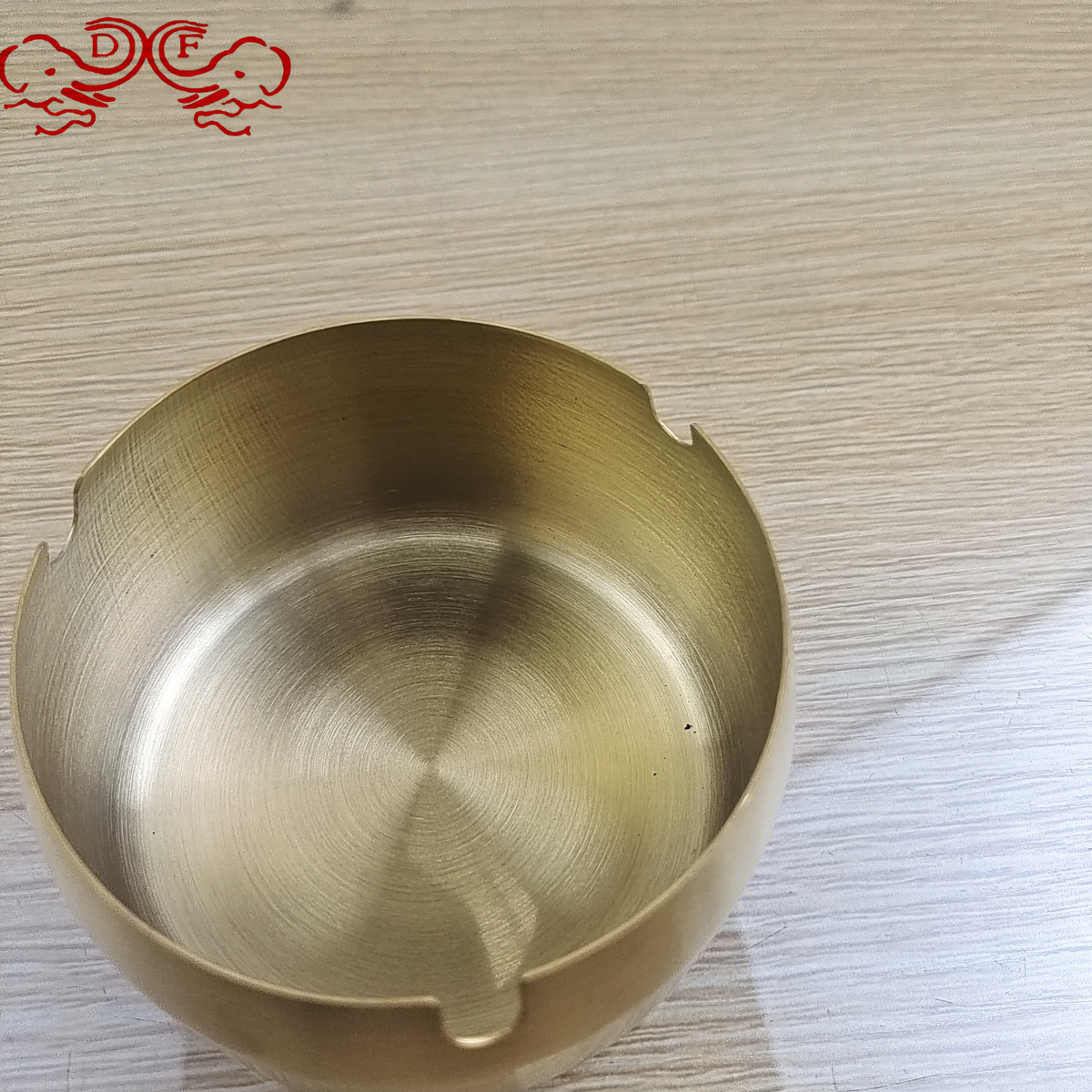 烟灰缸/带水烟灰缸/抽煙/实木烟灰缸/玉石家具白底实物图