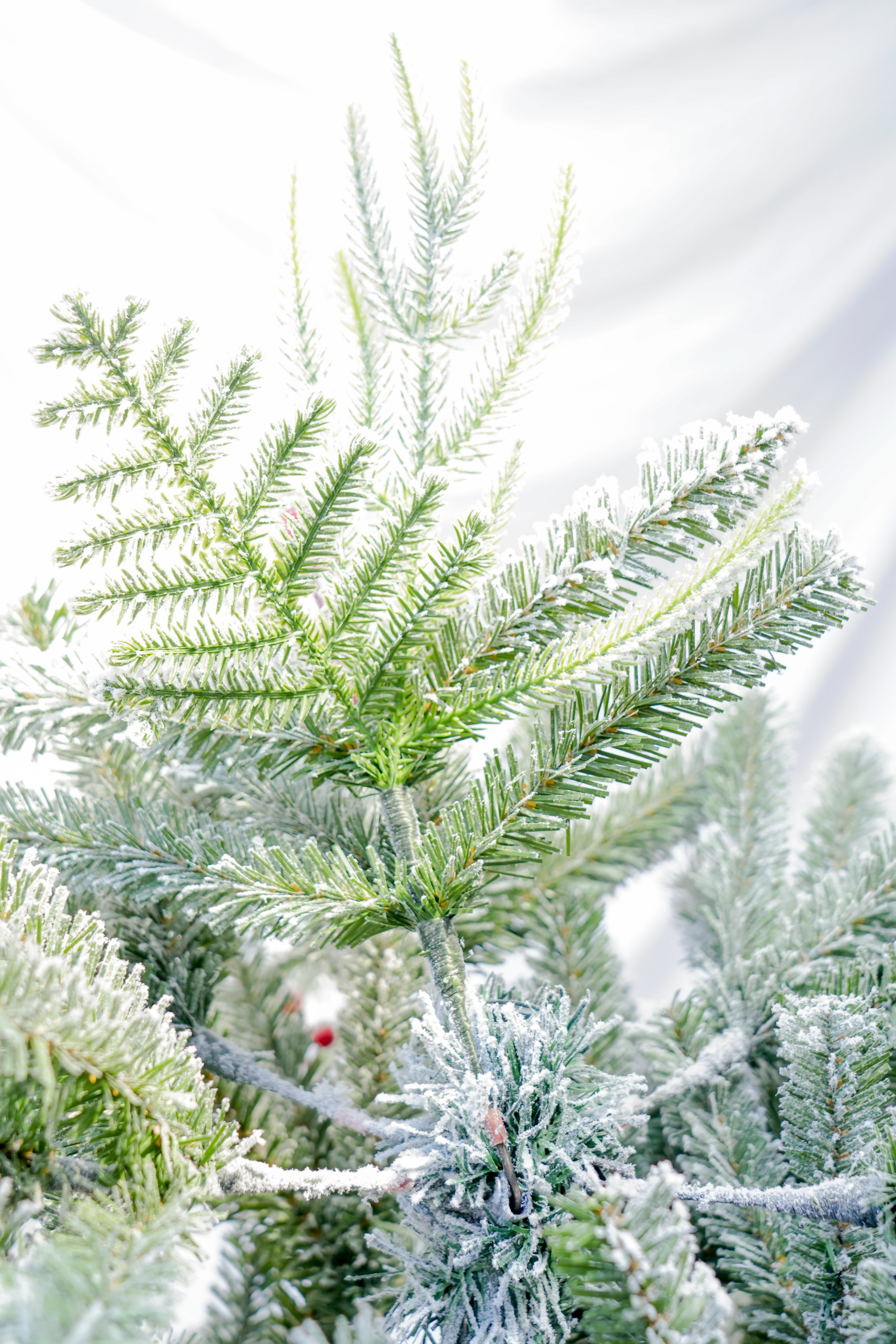 The 2025 new model 7523 1.5m, 1.8m, 2.1m cross-border best-selling PE mixed flocking snowfall Christmas tree Item Picture