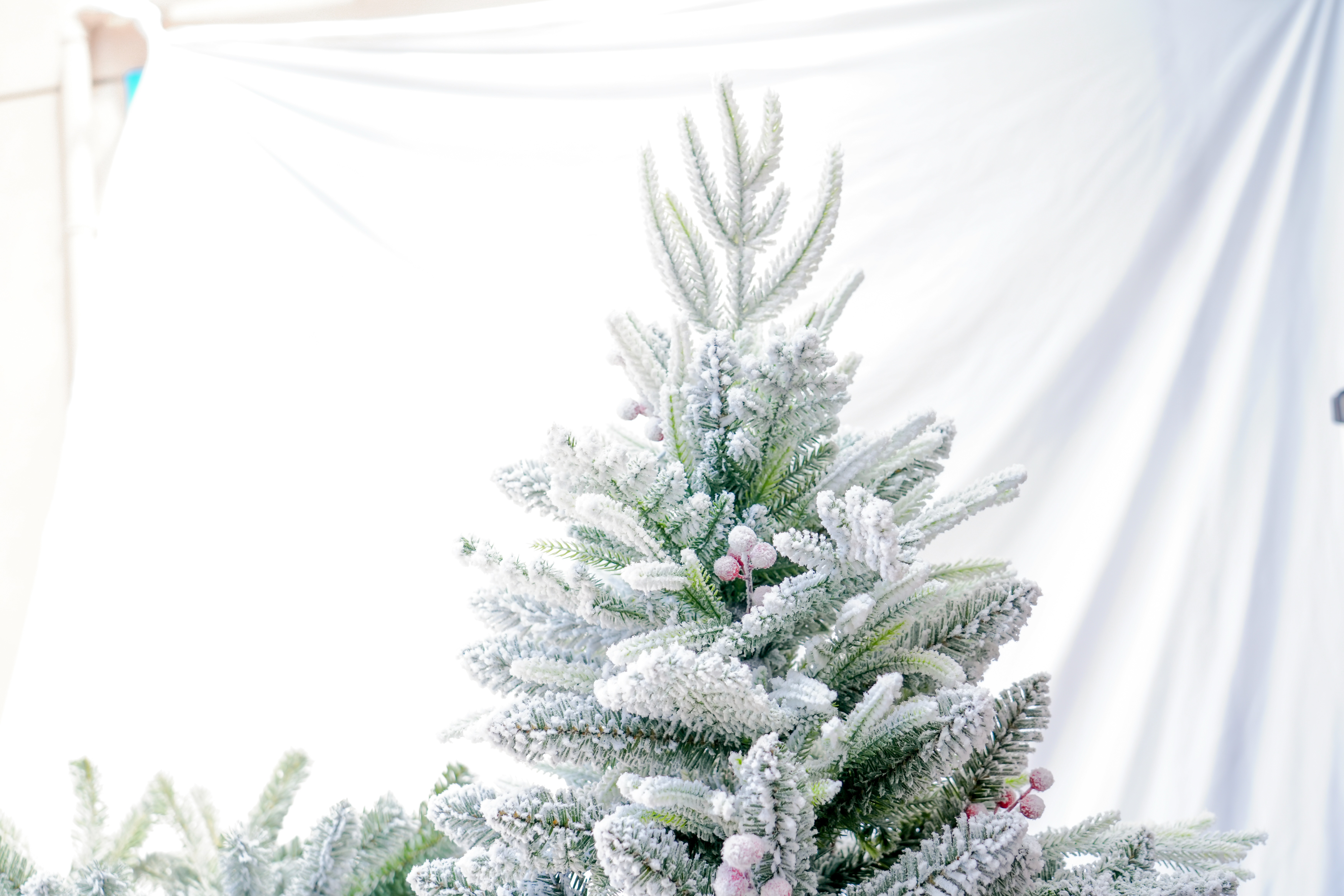 The 2025 new model 7523 1.5m, 1.8m, 2.1m cross-border best-selling PE mixed flocking snowfall Christmas tree Specification image