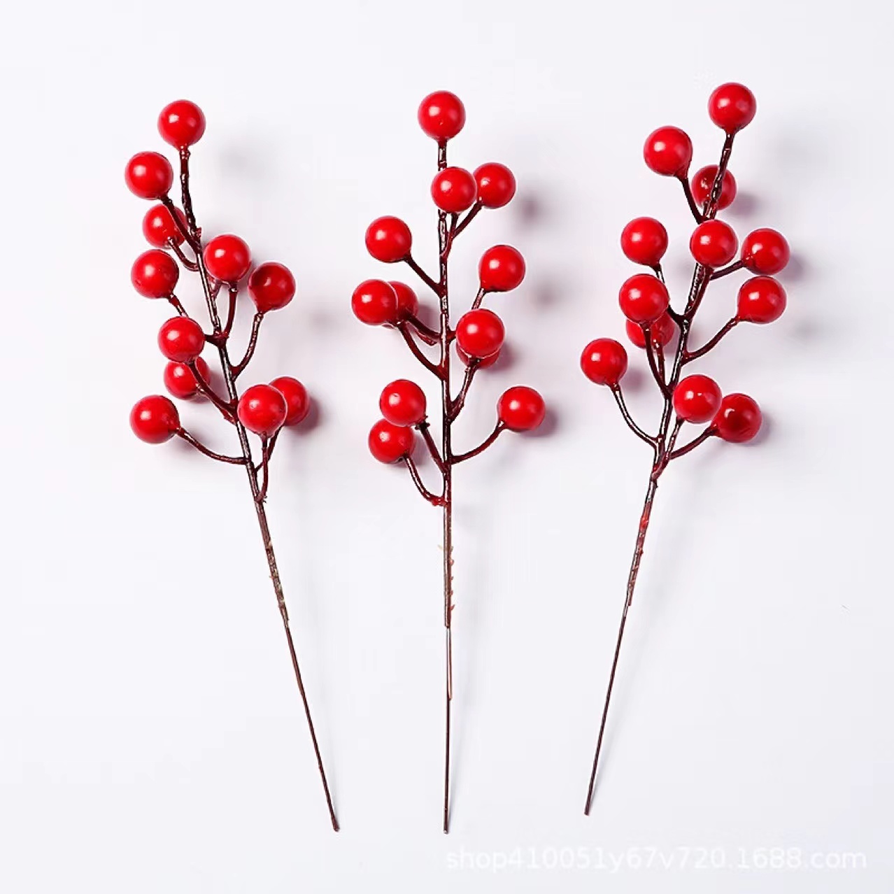 Office culture Christmas supplies, unique Christmas decorations, Christmas balls, plush pendants, and Christmas red fruit accessories add a festive atmosphere to Christmas