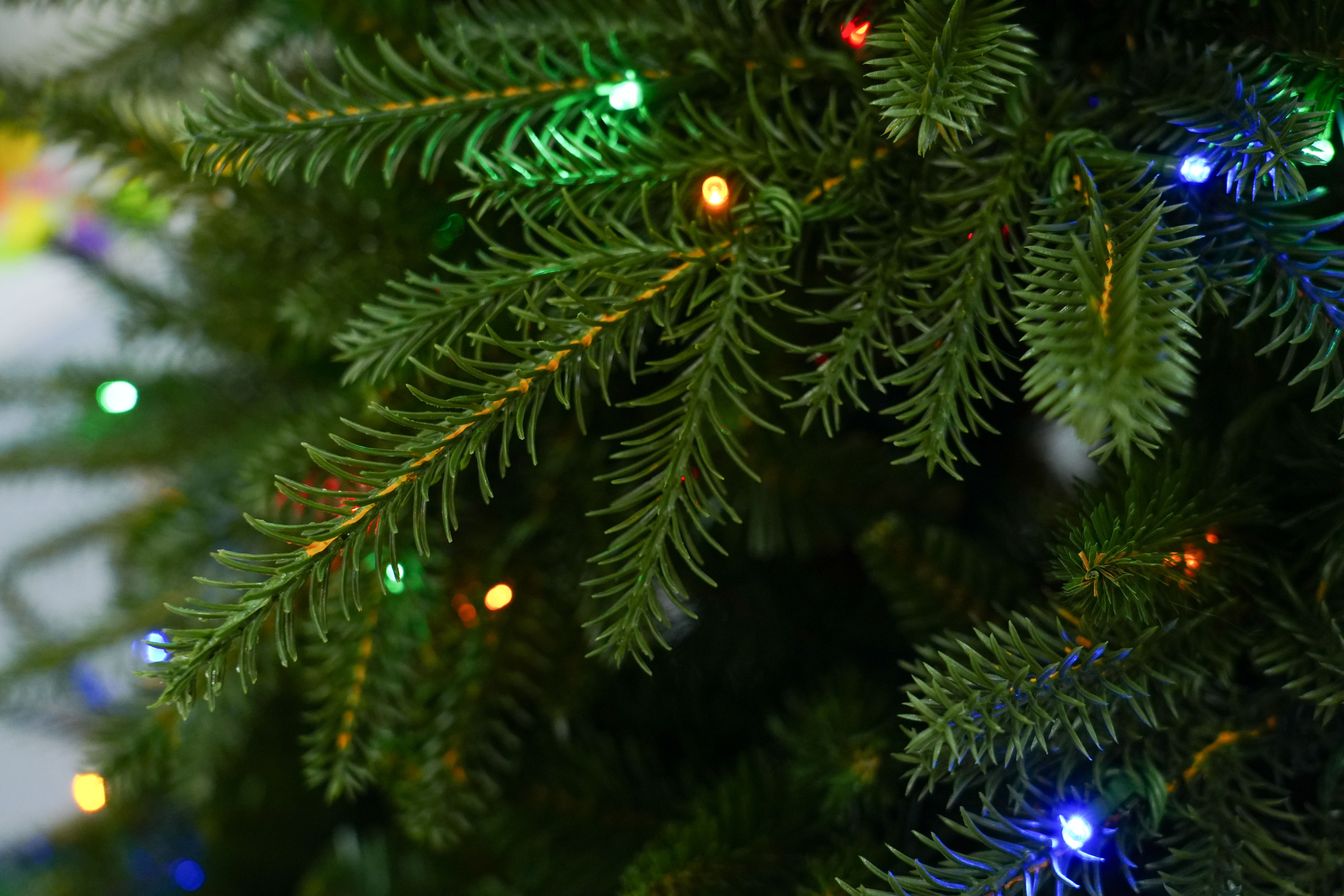 The 2025 new model of Yiwu Jinda Christmas Tree Factory features a large PE hybrid high-end encrypted Christmas tree with LED lights Specification image