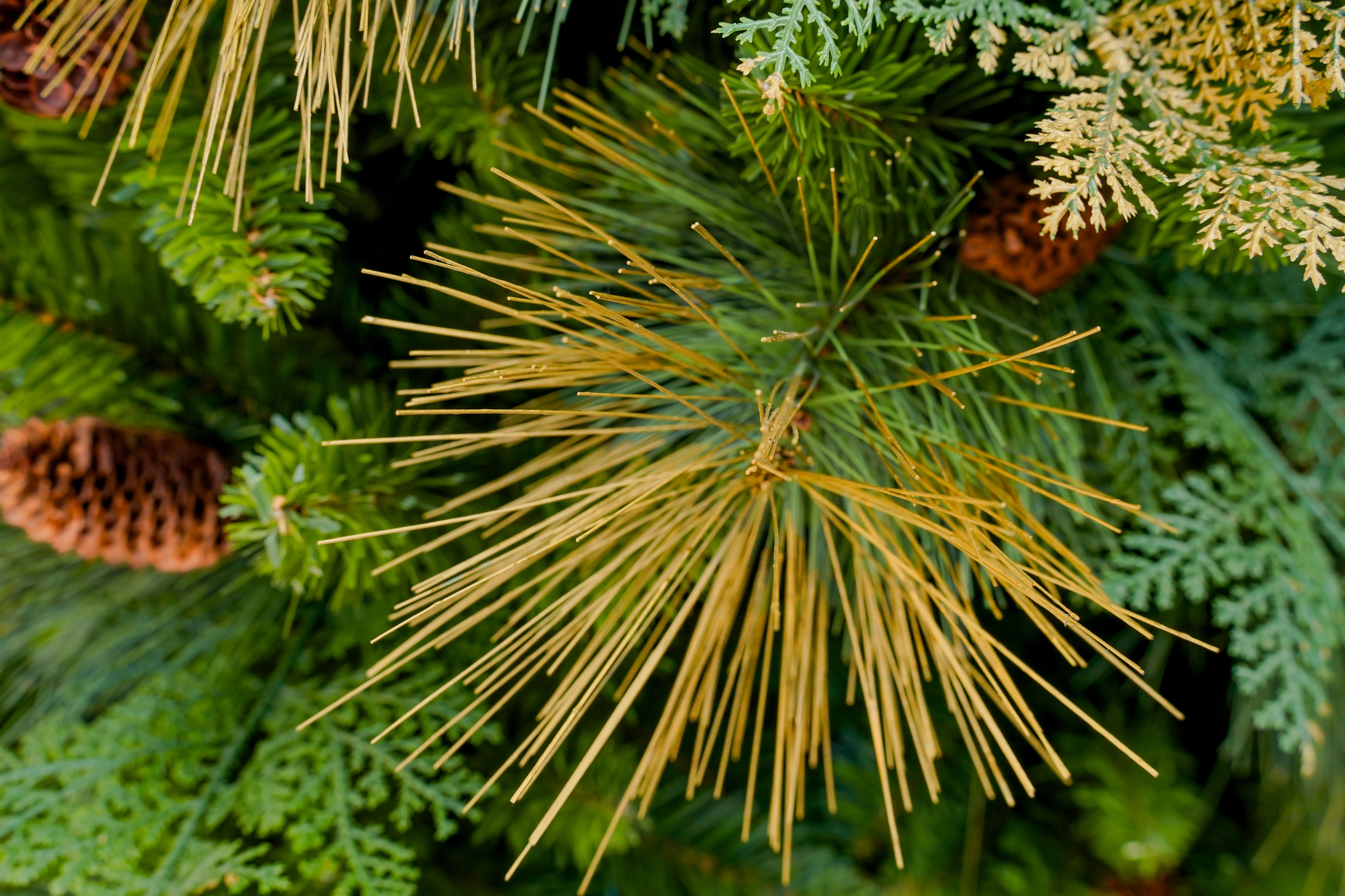 The 2025 new model of golden PET pine needle mixed PE/PVC simulation automatic Christmas tree is a cross-border bestseller with direct supply from the manufacturer Item Picture