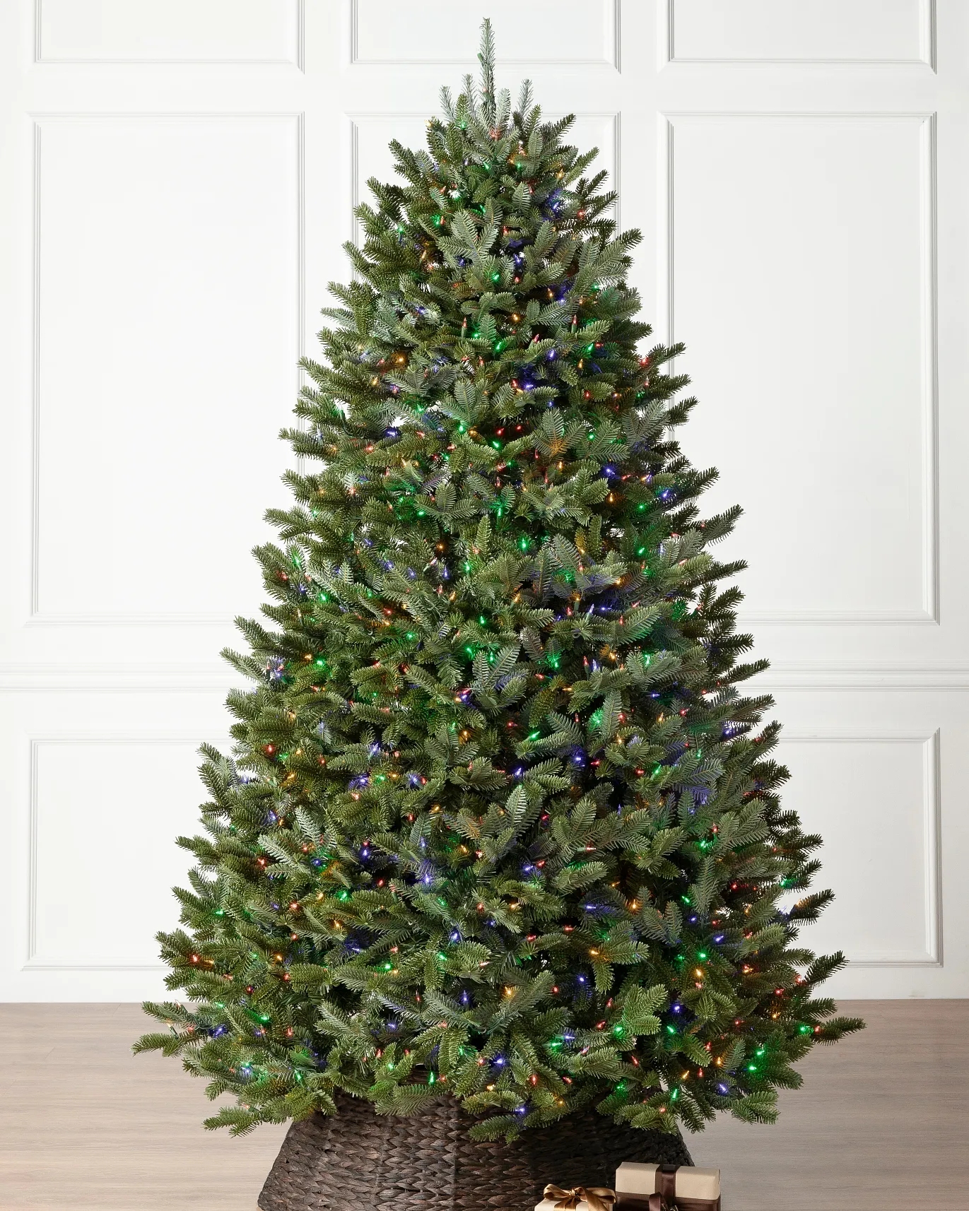A new 2025 best-selling luxury and high-end PE hybrid Christmas tree with LED lights from Europe and America details Picture