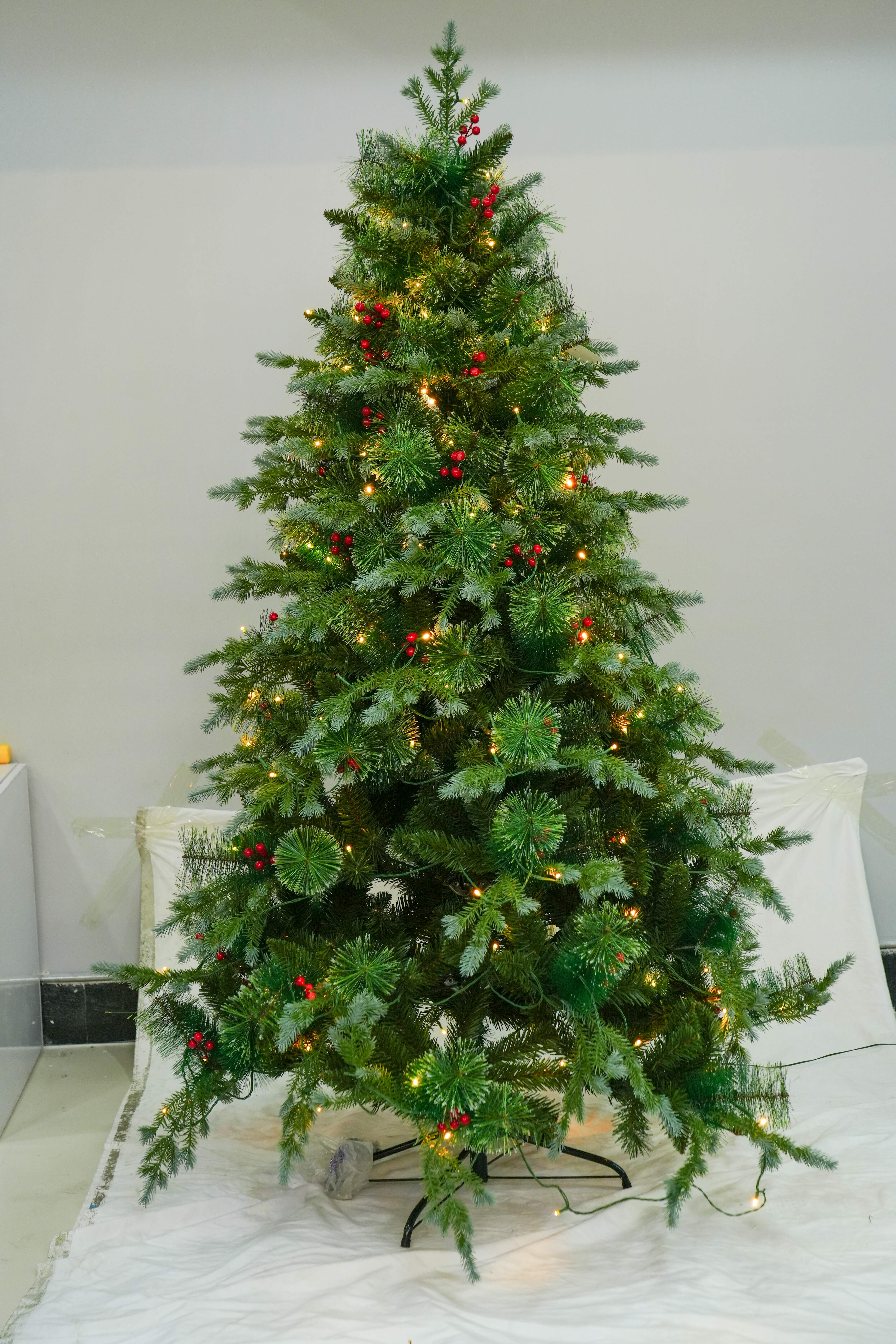 2025 New model 1.2-3-meter five-pronged PE automatic Christmas tree with LED lights, Christmas tree source factory Item Picture