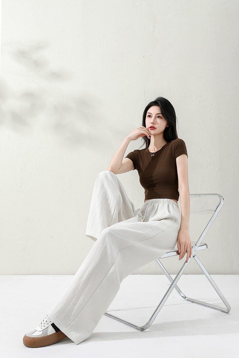 Tencel linen fashion casual pants are made of high-quality fabric, featuring a simple and fashionable design. The elastic belt design makes them versatile for various casual occasions Item Picture