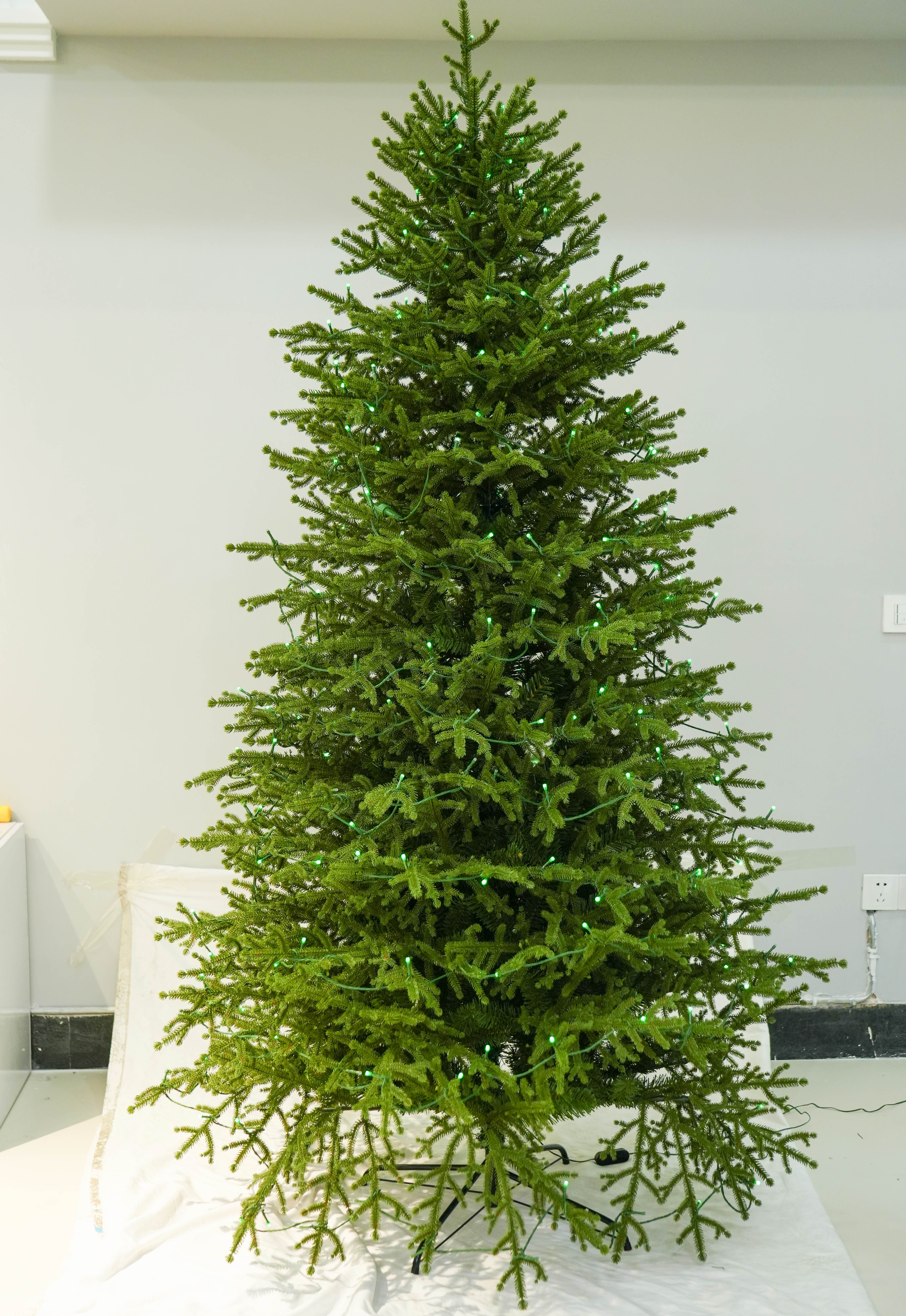 2025 New model 1.2-3-meter five-pronged PE automatic Christmas tree with LED lights, Christmas tree source factory