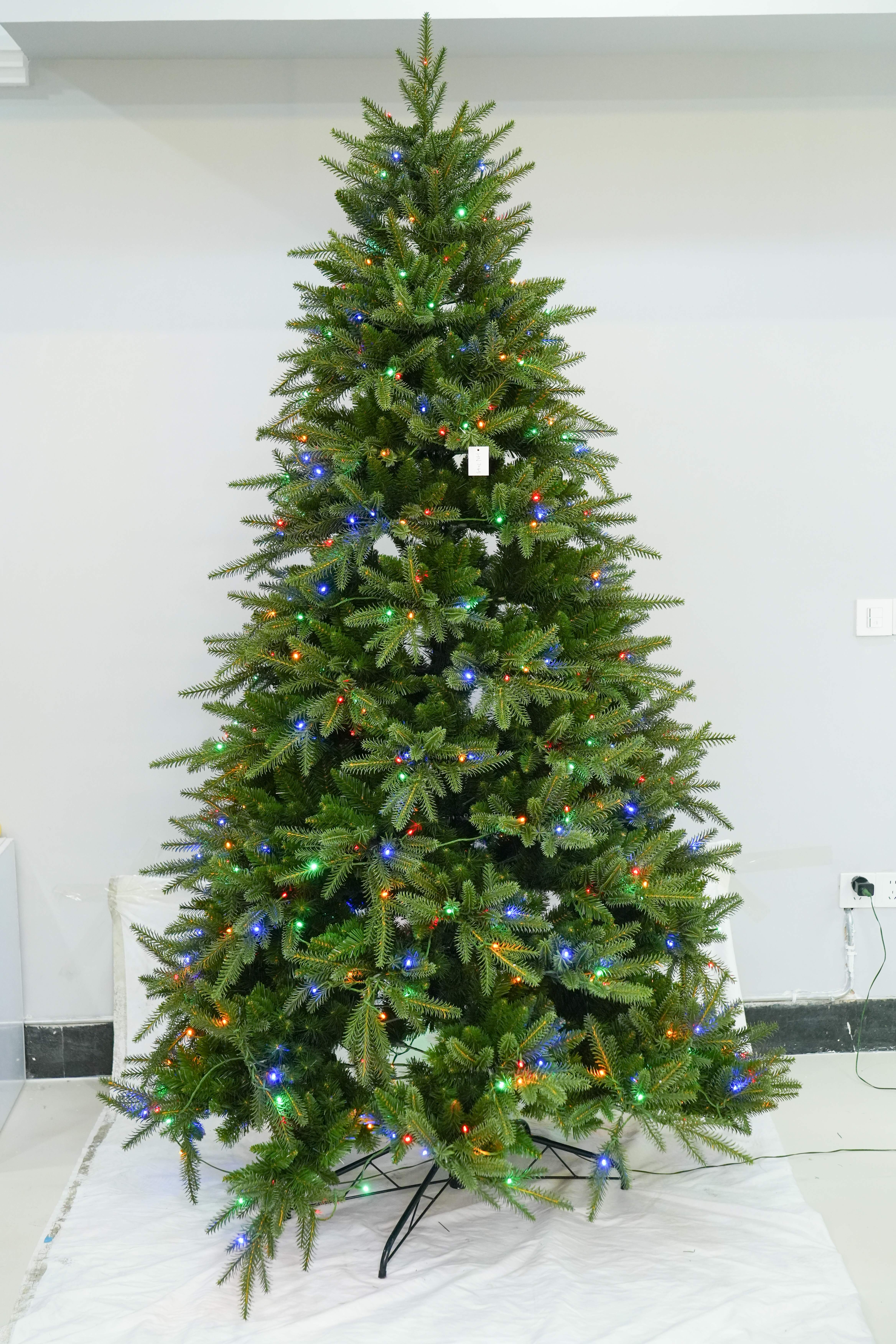 2025新款义乌金达圣诞树工厂大型PE混合高档加密圣诞树带LED灯