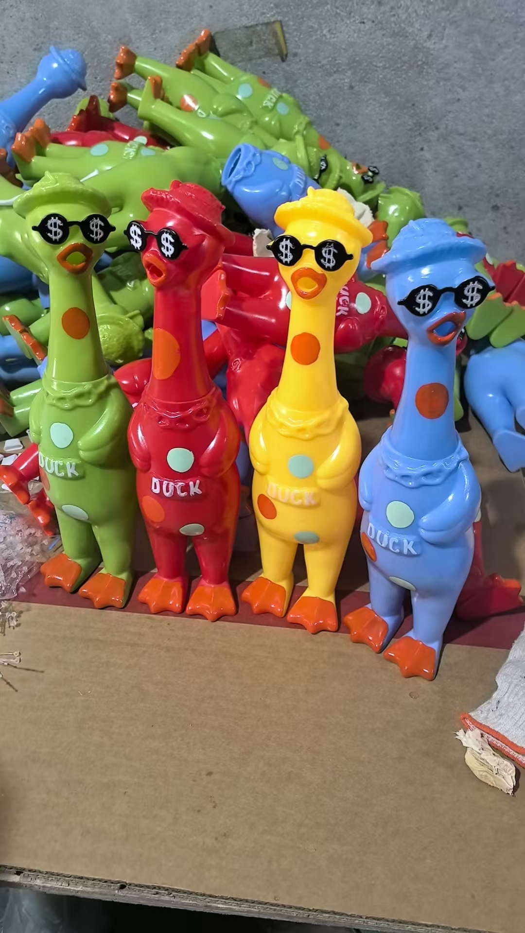 暴力熊/雷鸣娃娃/洋娃娃换装/毛绒玩具/黑人洋娃娃白底实物图