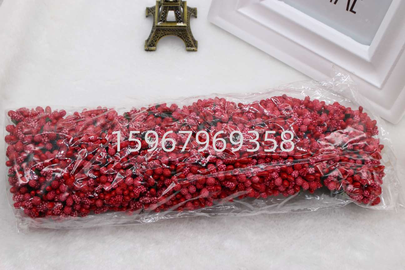 Merry Christmas! Office culture, holiday decorations, Christmas red fruit accessories, Christmas balls, plush pendants, festive atmosphere decoration, and all kinds of Christmas supplies are available
