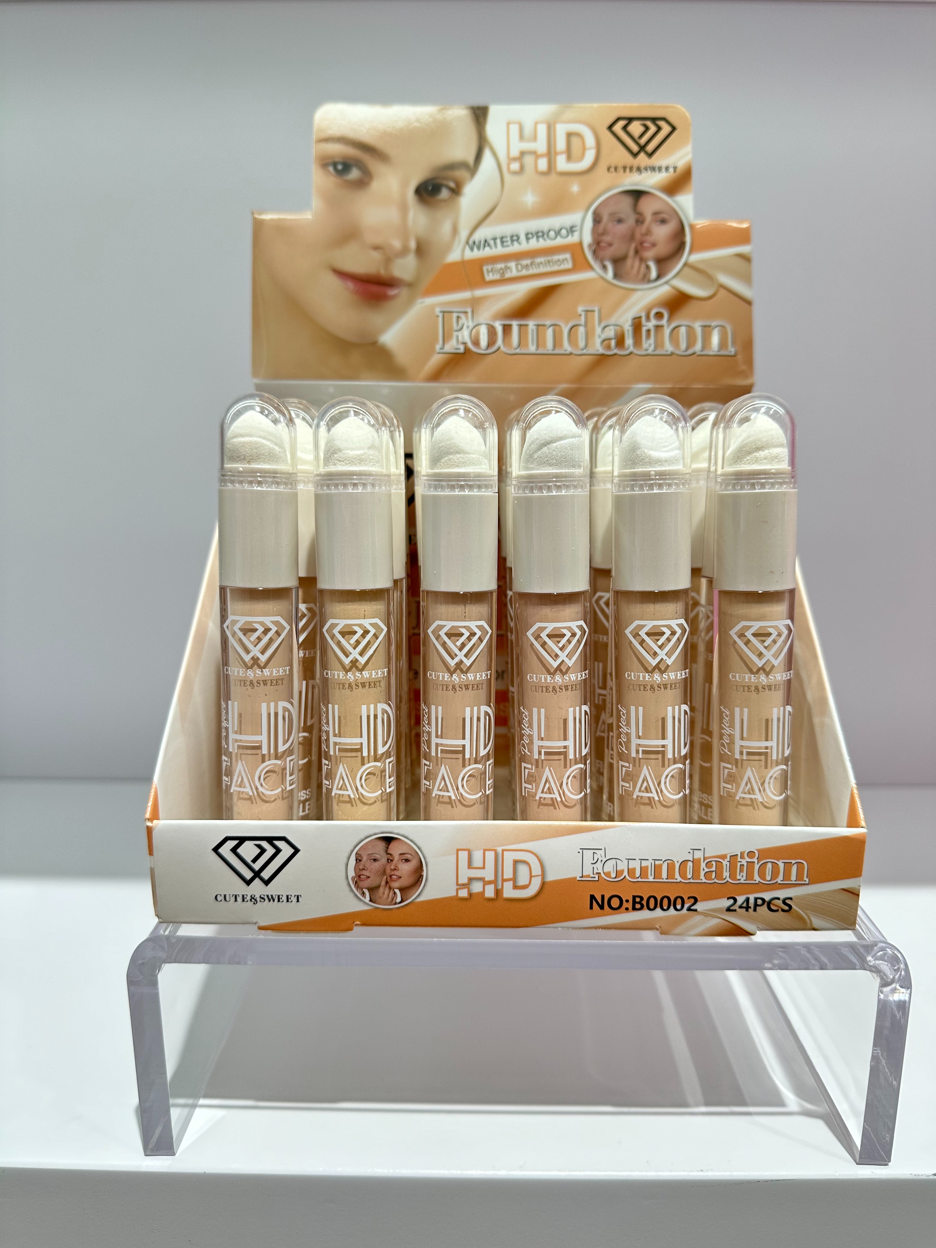 HSM Whitening Foundation is a waterproof, moisturizing and oil-control cosmetic that brightens the skin tone, conceals blemishes for a long time without smudge