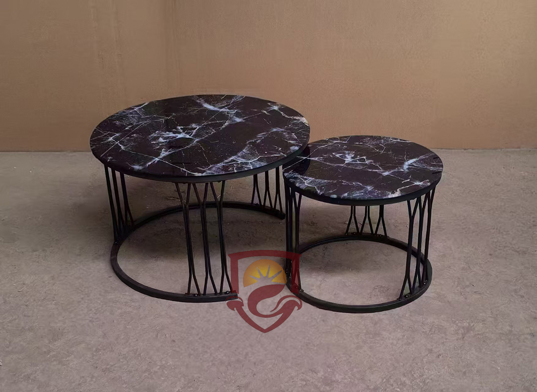 منضدة صغيرة الحجم ذات شكل أحمر مختصر على طاولة شاي زجاجية في مكتب شركة كريك العصرية، Item Picture