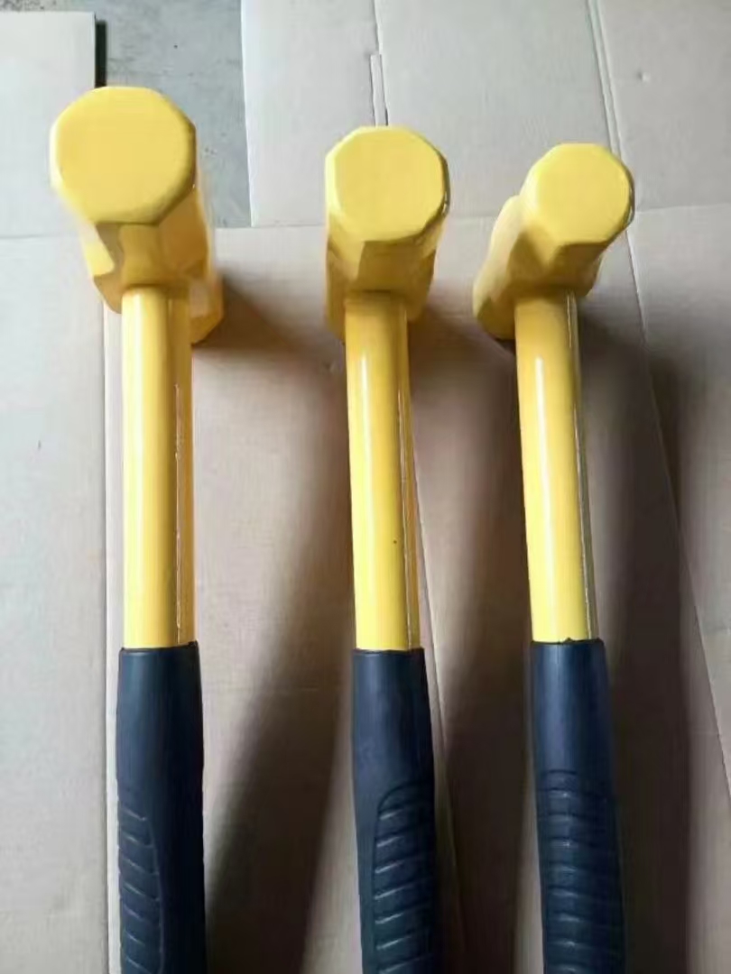 多功能锤子，经久耐用不变形，铁锤强力敲击，羊角锤轻松拔钉，一锤，人体工学手柄设计，防滑减震