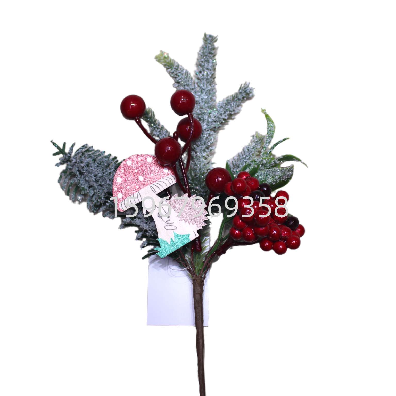 Christmas cuttings, office culture Festival daily necessities, Christmas decoration sets, Christmas balls, plush pendants, and Christmas red fruit accessories are all elegant and stylish, adding to the festive atmosphere