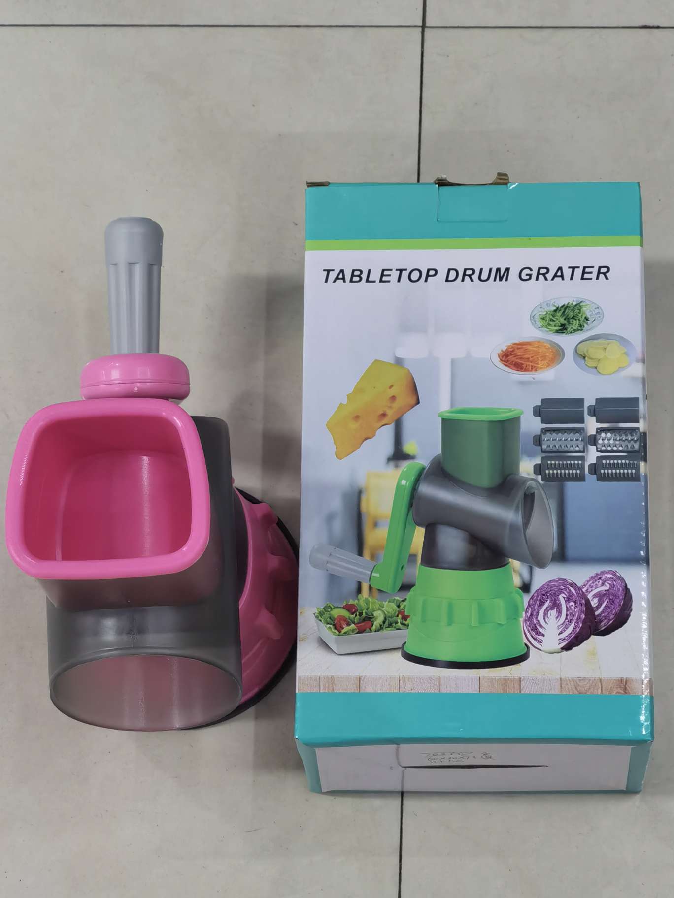 Cyclone drum vegetable cutter, multi-functional vegetable cutter, shredder and slicer, hand-cranked shredding and grinding, kitchen magic tool, shredder, kitchen magic tool Application Scenario