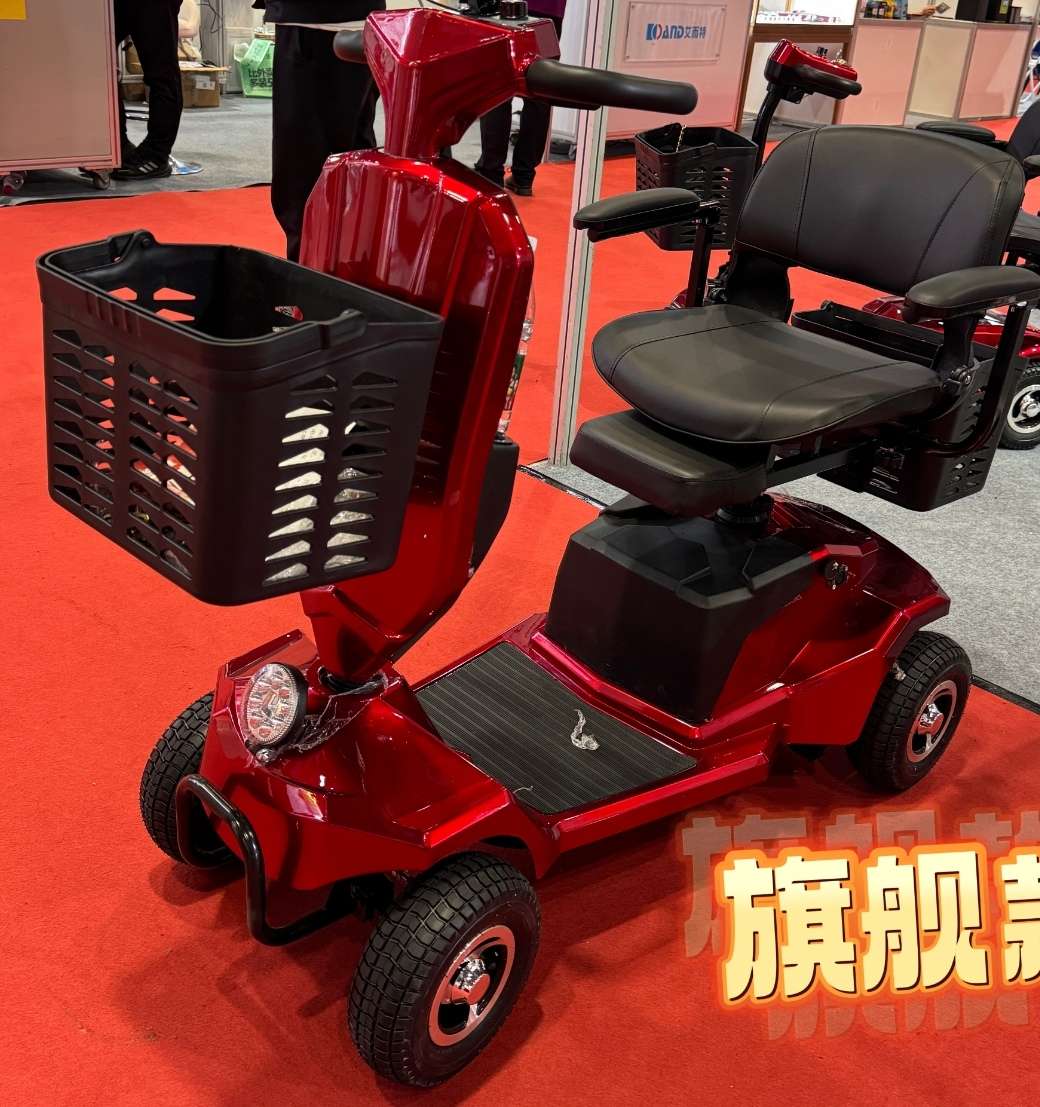 厂家直销电动四轮滑板车