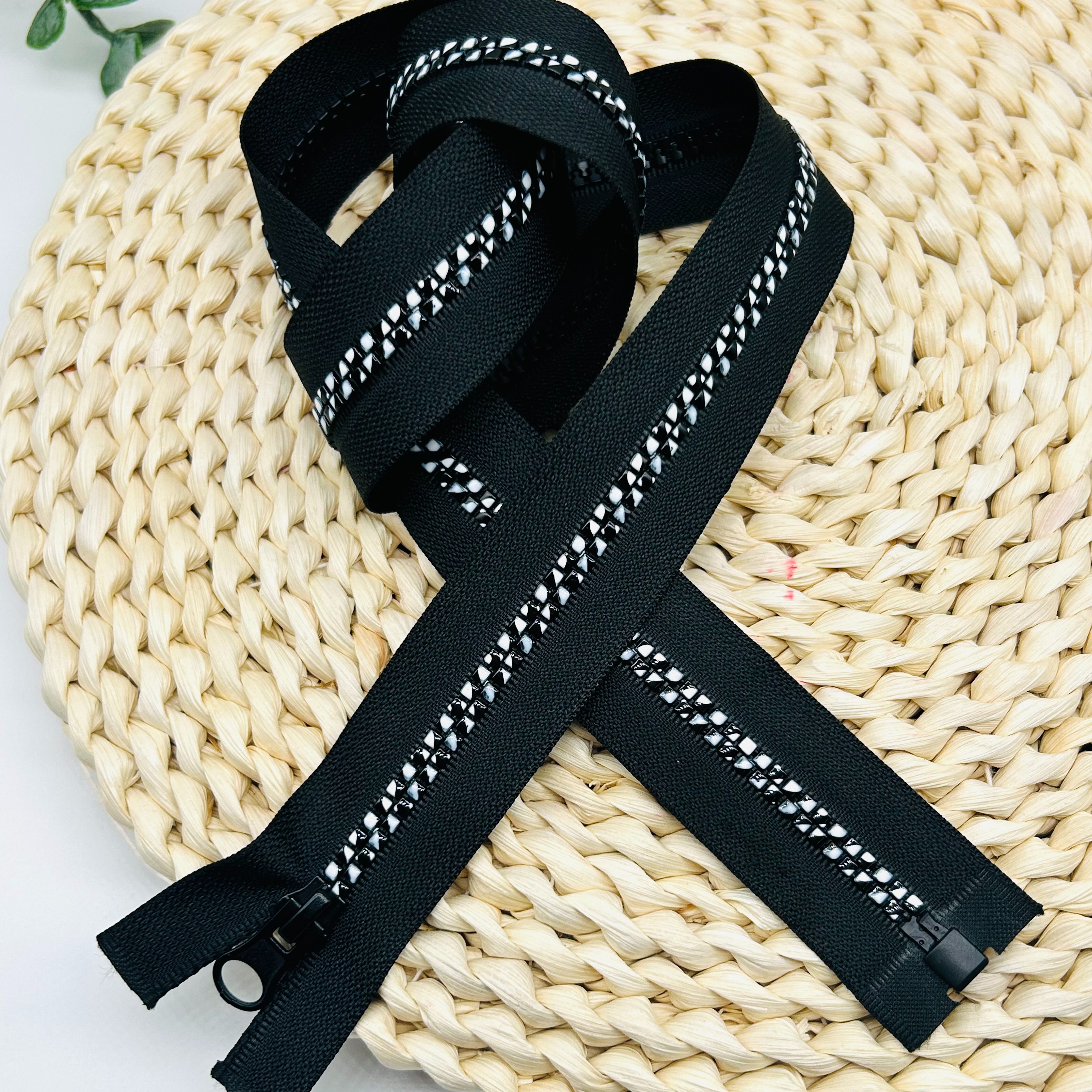 5#8# Square Tooth Open-Tail And Closed-Tail Zipper With Special Craftsmanship Specification drawing