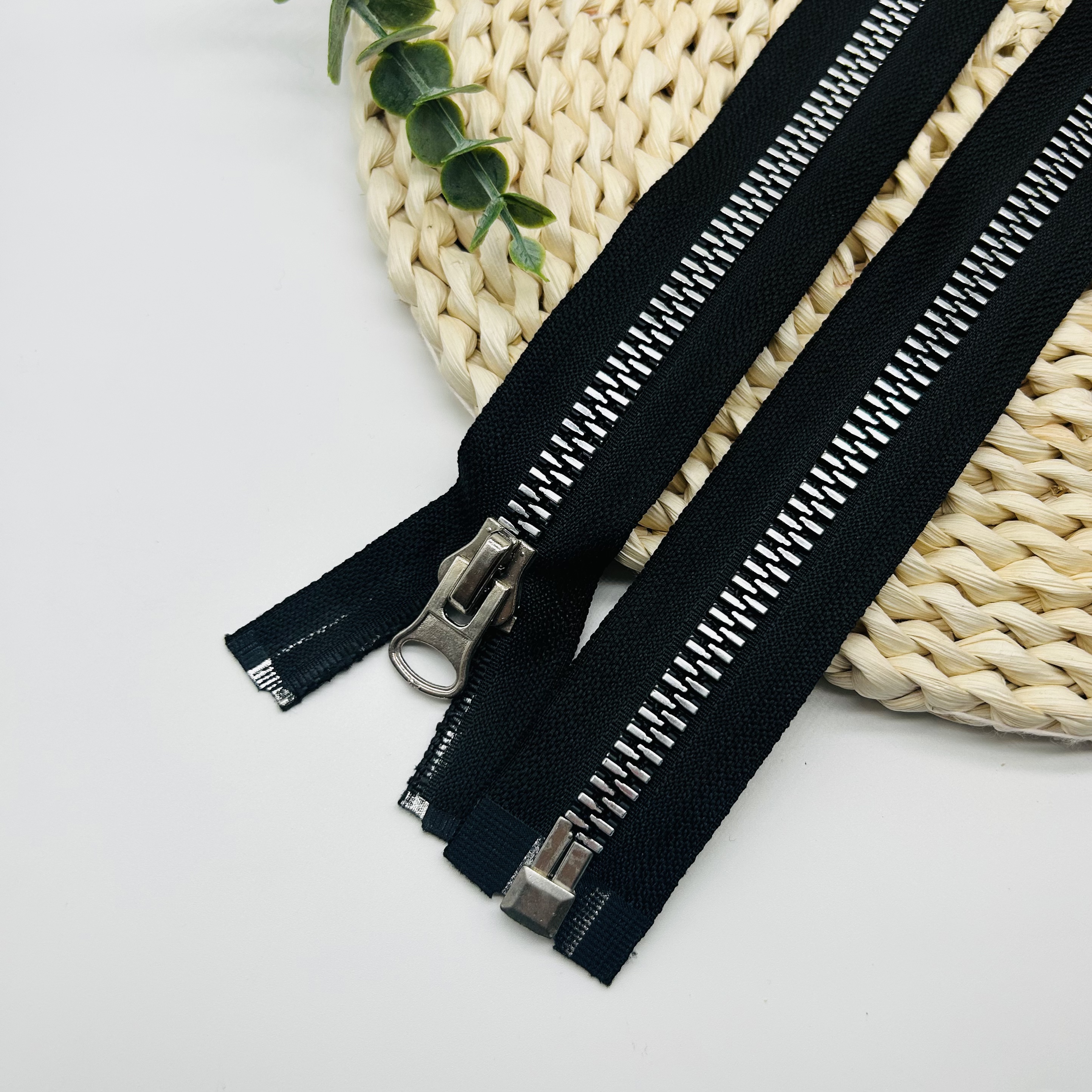 5# And 8# Anti-Metal Fine Thread Blacksmithing Open-End Zippers details Picture