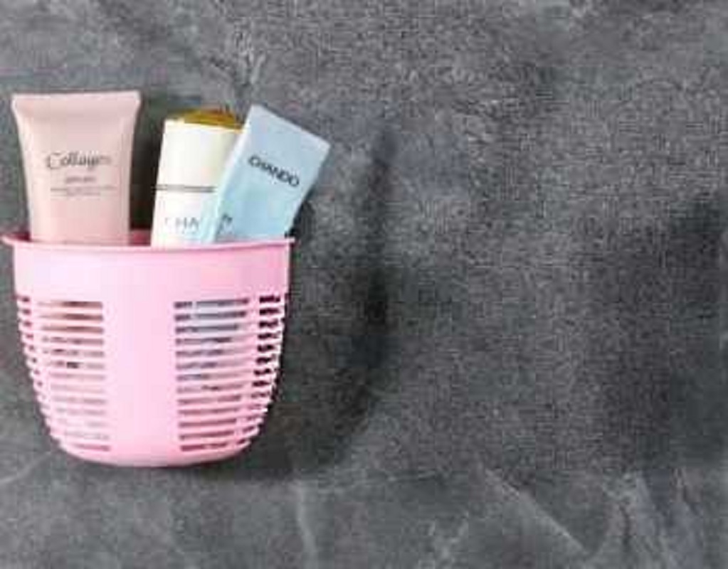 Factory direct sales MF5-6828 wall-mounted storage basket, plastic basket for cosmetics storage Specification image