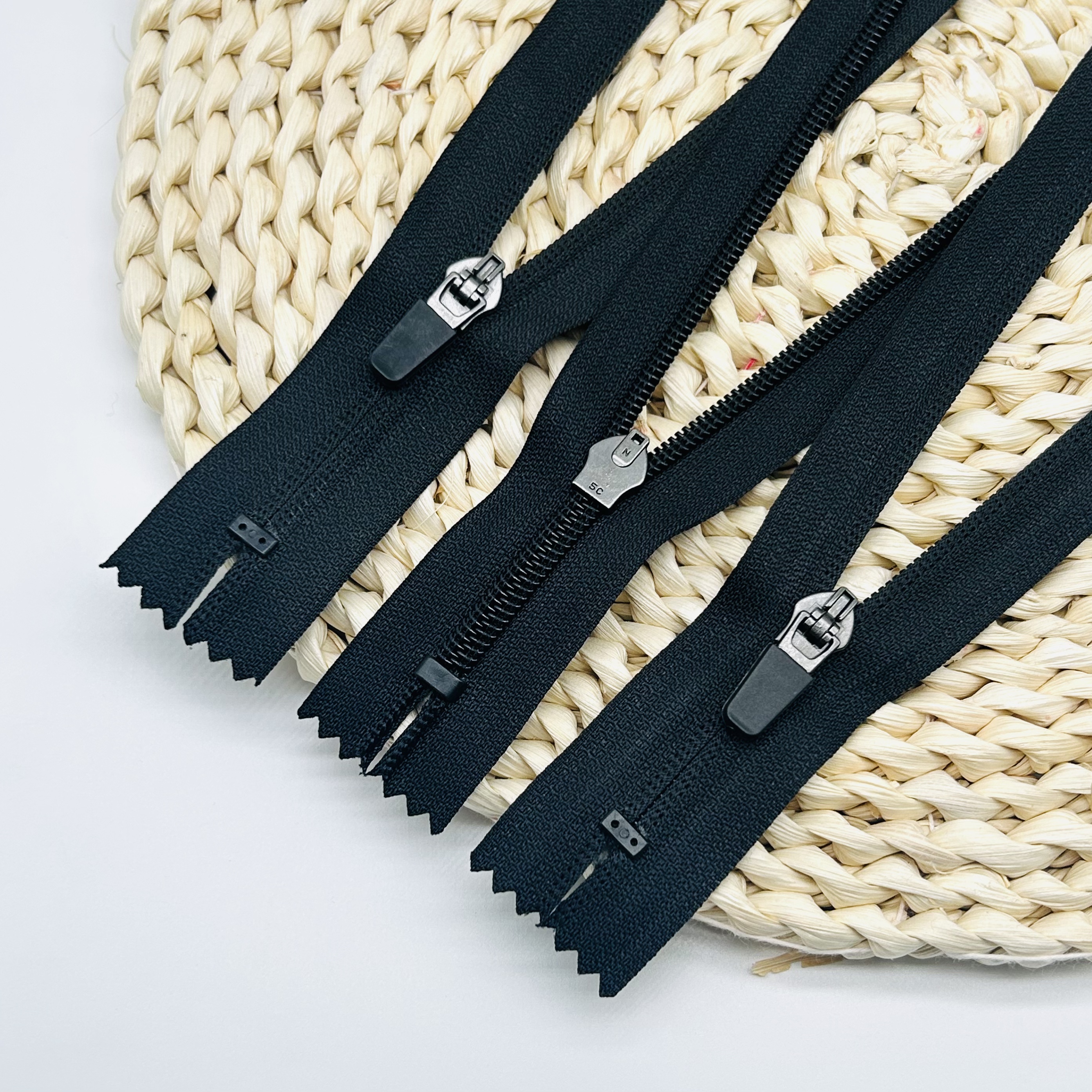 5# Nylon Zipper With Spring Head And Closed Tail details Picture