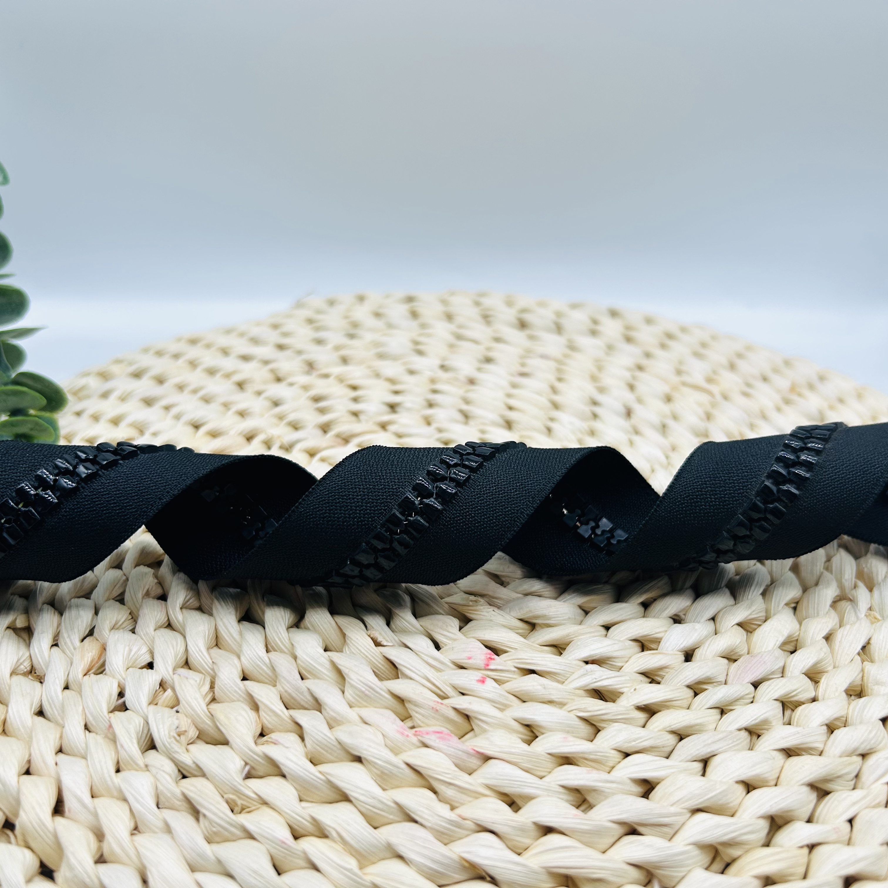 Special Toothed Resin Zipper No. 5#8 With Open And Closed Ends Item Picture