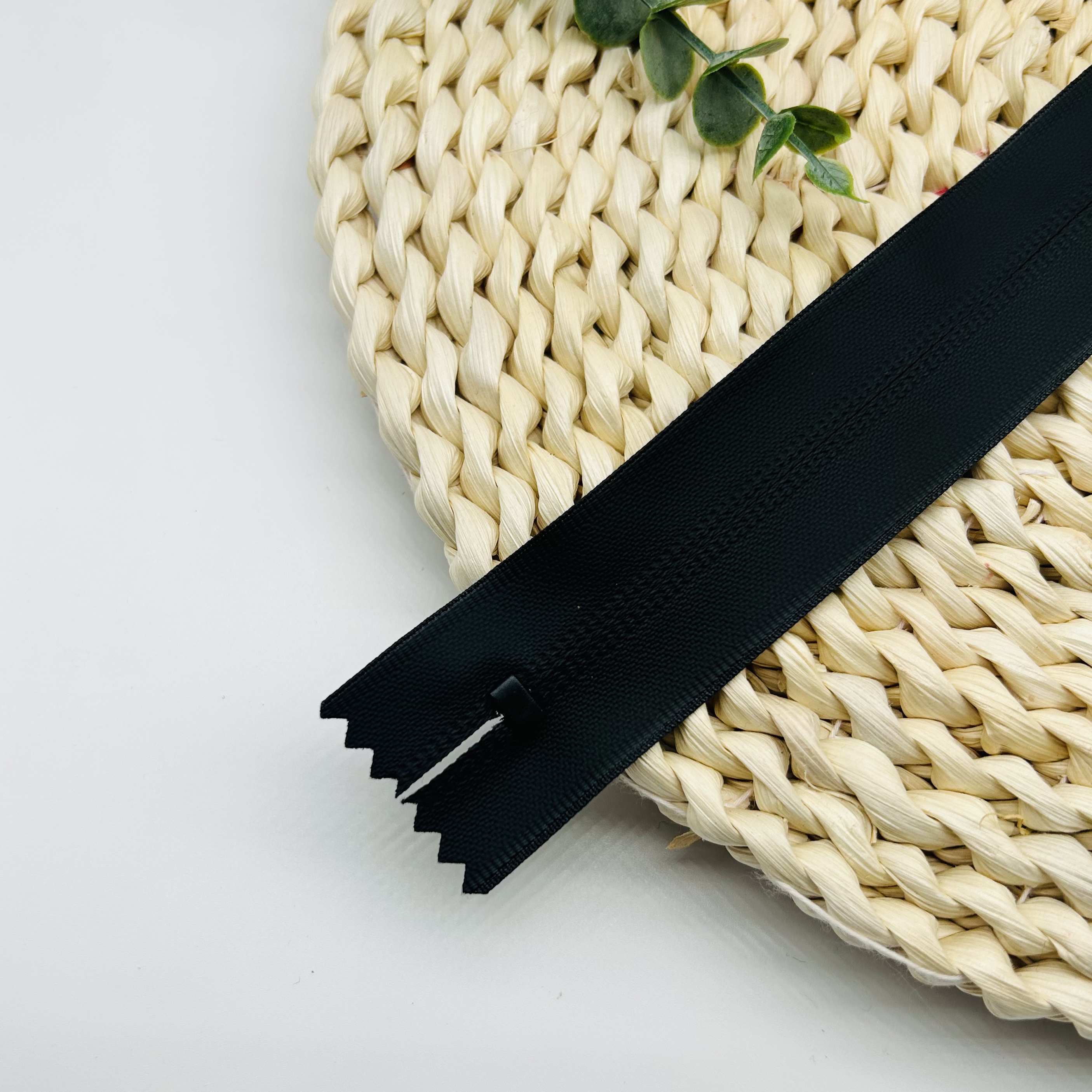 No. 3# And No. 5# Waterproof Zipper Tpu Spring Head Closed Tail Open Tail Application Scenario