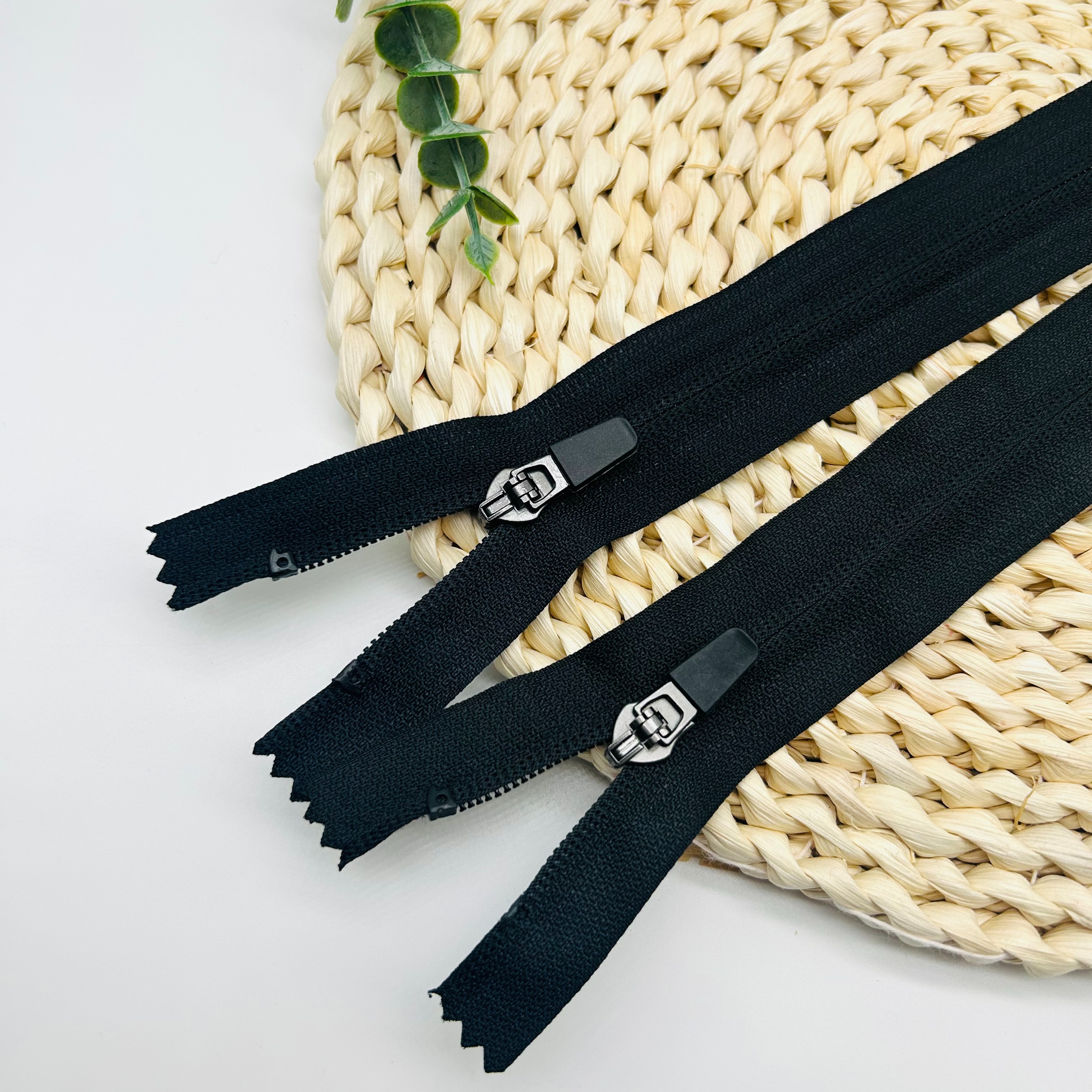 5# Nylon Zipper With Spring Head And Closed Tail Application Scenario
