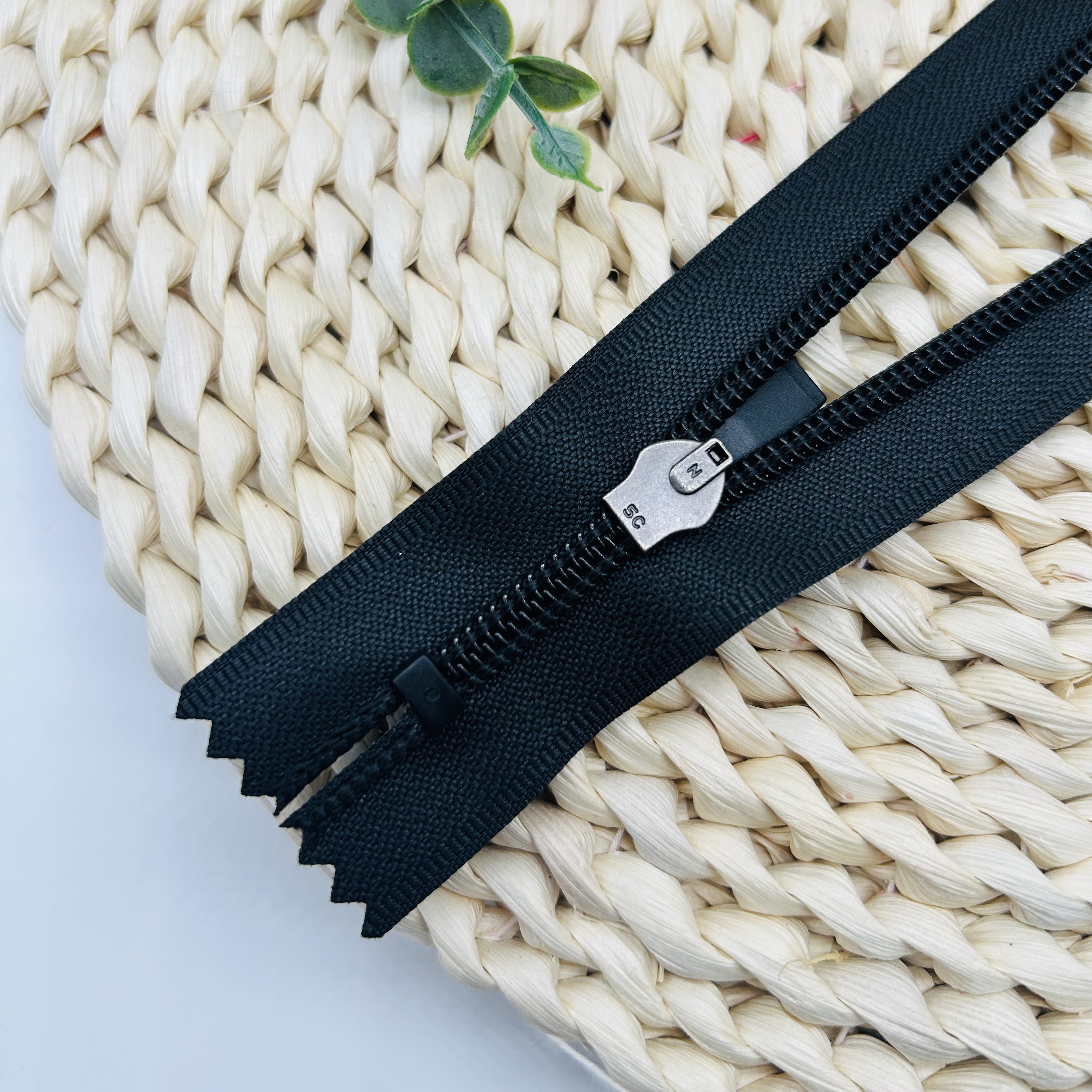 No. 3# And No. 5# Waterproof Zipper Tpu Spring Head Closed Tail Open Tail Item Picture