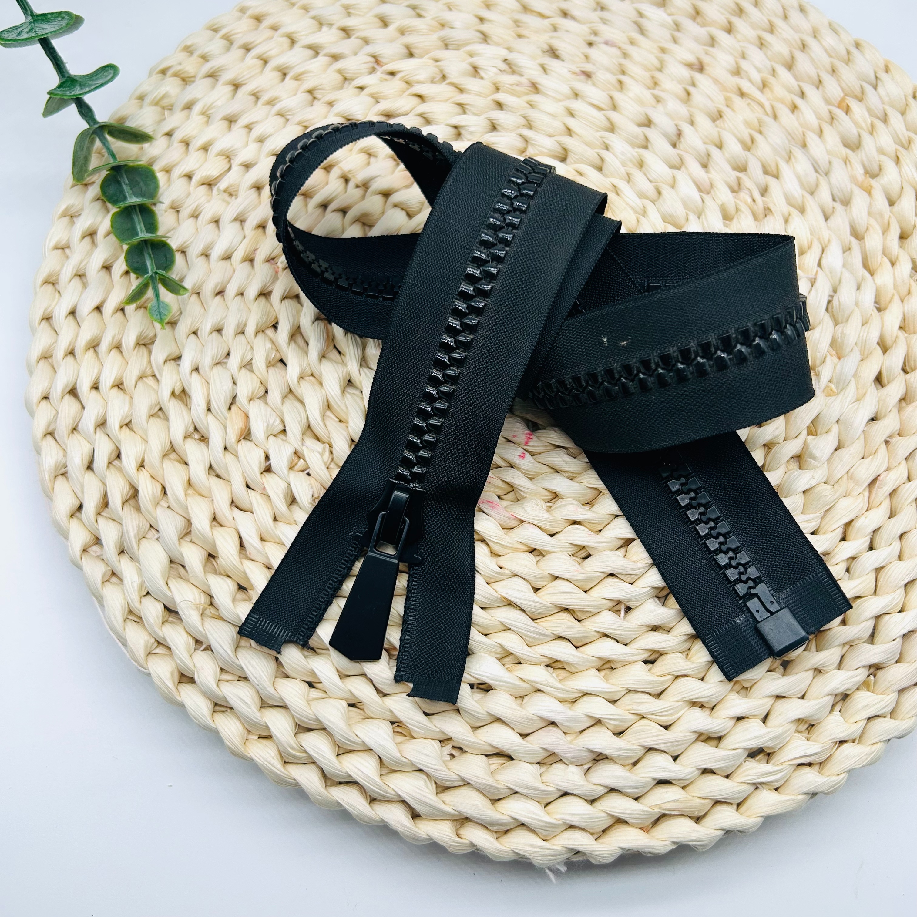 Special Toothed Resin Zipper No. 5#8 With Open And Closed Ends Application Scenario