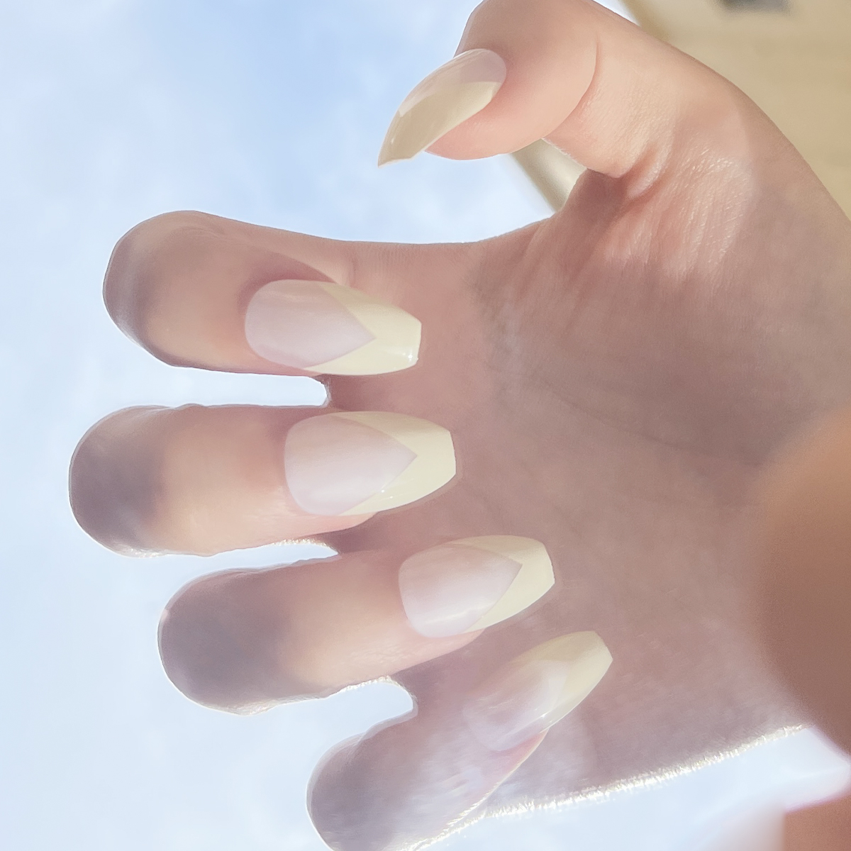 24 PCS PRESS ON NAIL TIPS COFFIN SHAPE FRENCH STYLE PERAL EFFECT Application Scenario
