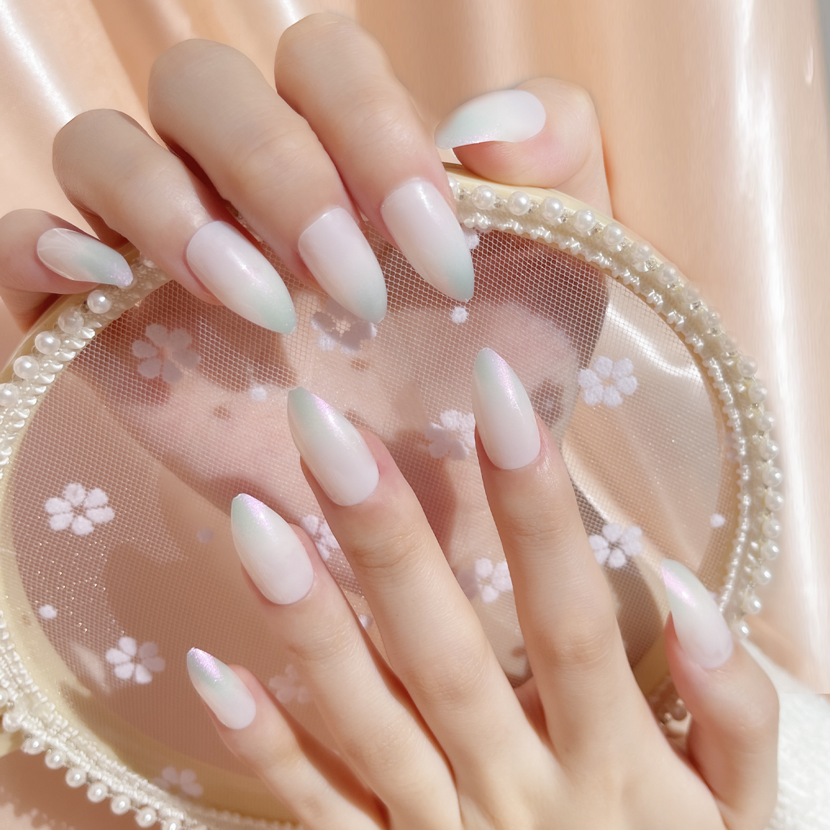 24 PCS PRESS ON NAIL TIPS STILETTO SHAPE GREEN PEARL GRADIENT Application Scenario
