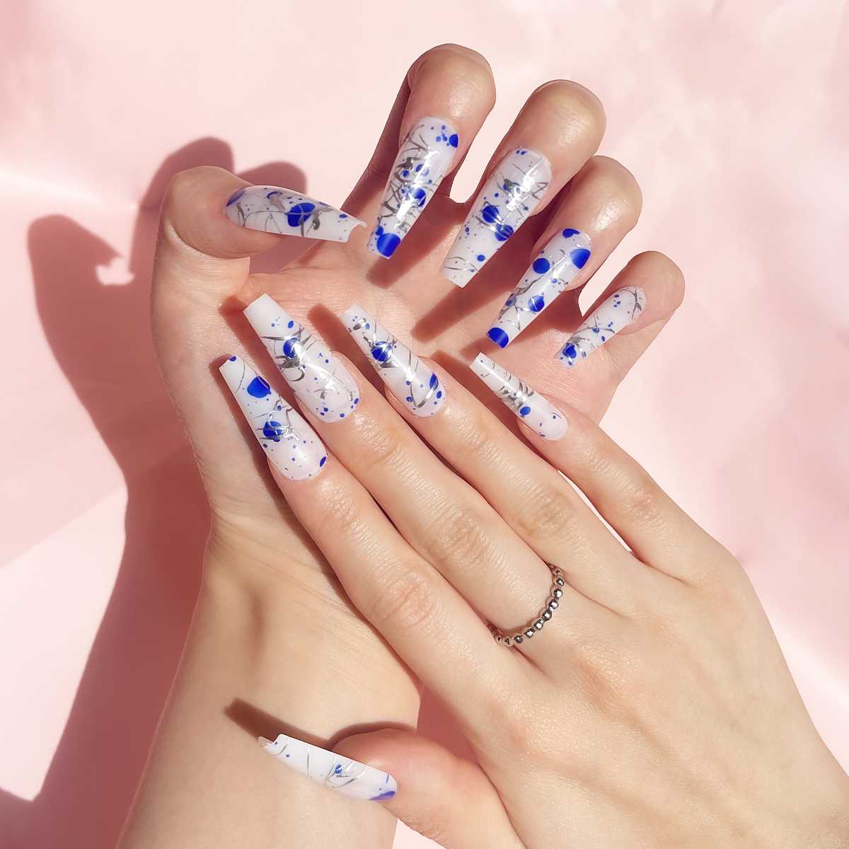 24 PCS PRESS ON NAIL TIPS LONG COFFIN SHAPE SLIVERY LINES AND BLUE DOTS PATTERN Specification drawing