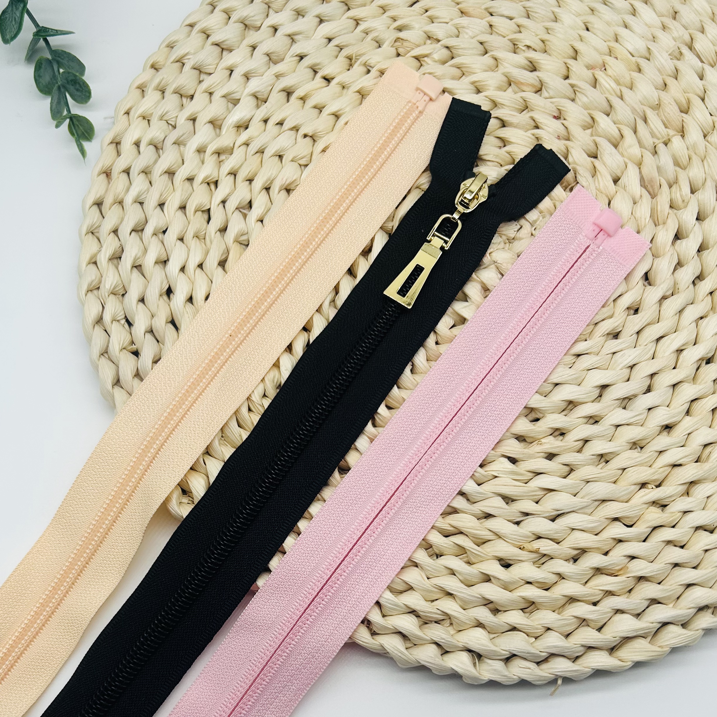 5# Nylon Is Being Pulled Open At The Tail, With A High-Quality Light Gold-Plated Shaking Head Item Picture