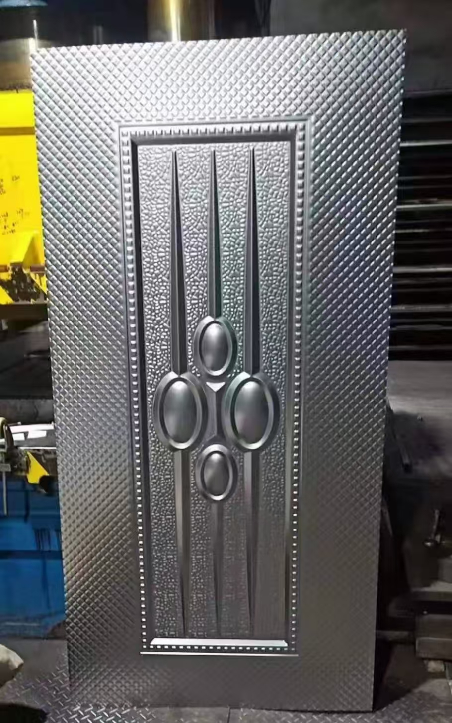 门板 冷轧门板 压花门板 镀锌门板铁皮压花门面 门面板 覆膜门板 防盗门装饰面 门面压花板详情3