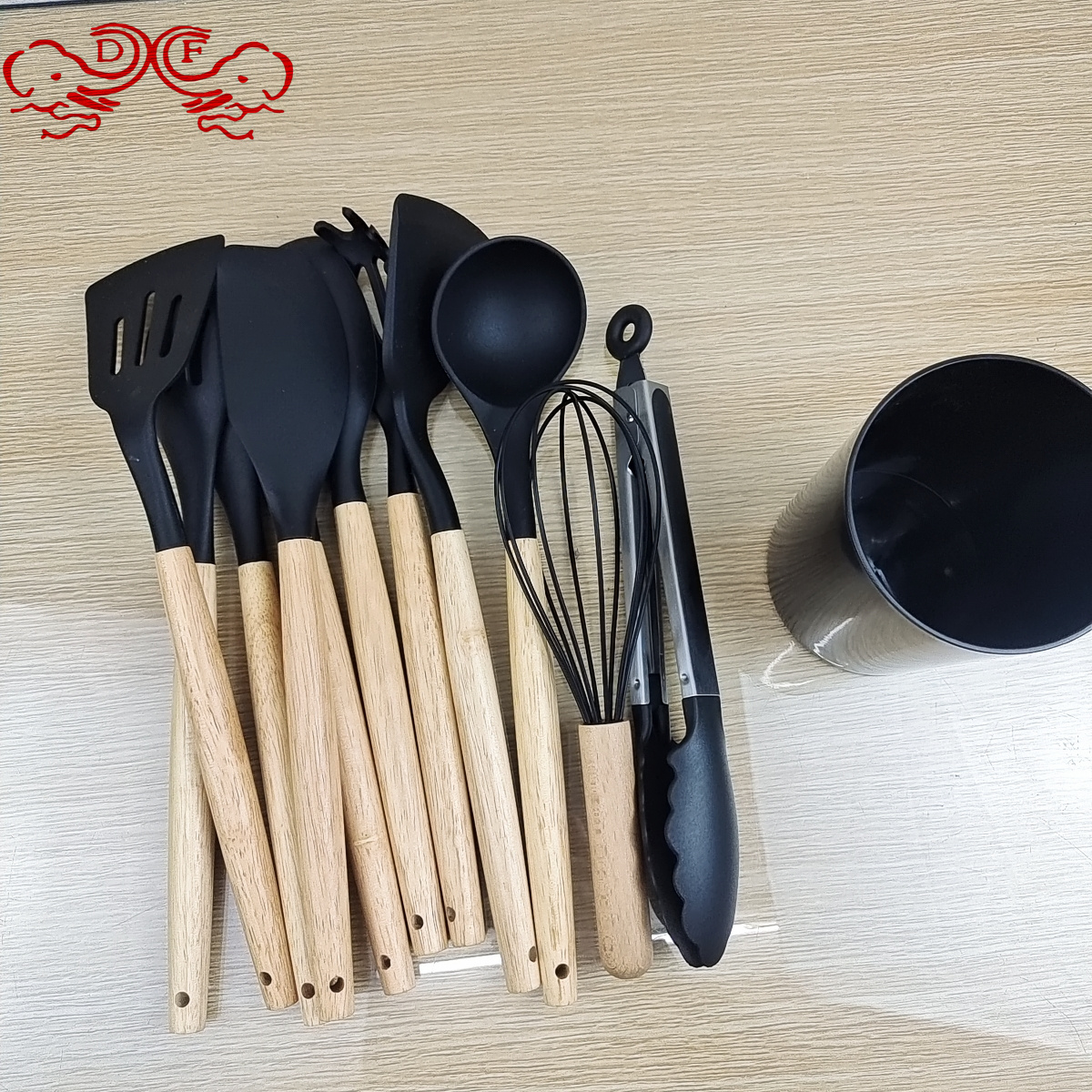 DF68788 Silicone kitchenware 12-piece set, handle cooking spoon and spatula, high-temperature resistant steel handle silicone kitchenware set DF TRADINGHOUSE Application Scenario